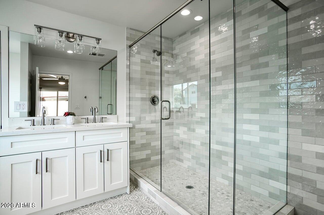 2509 E COOLIDGE Street