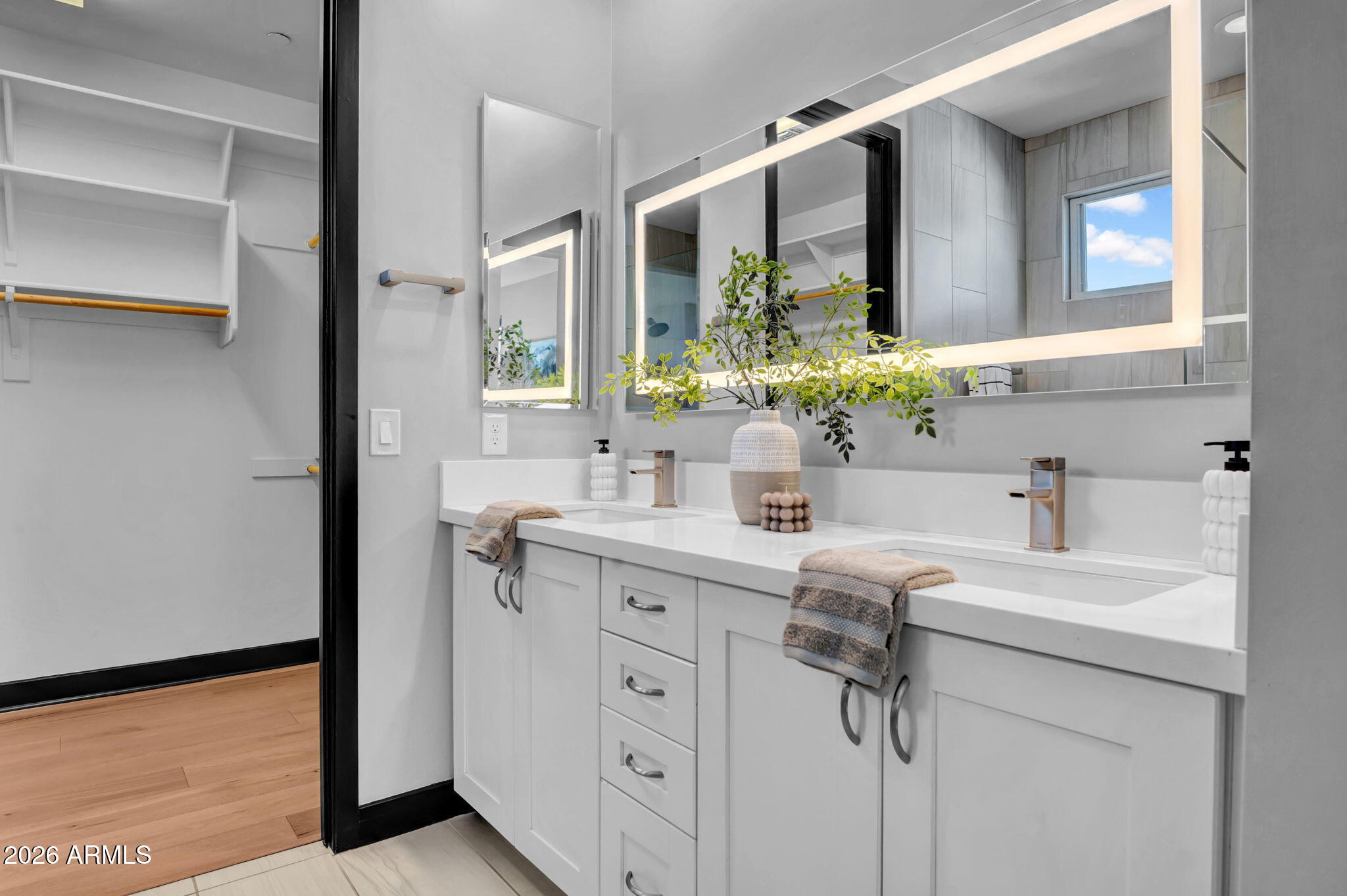 3510 N MILLER Road 1011