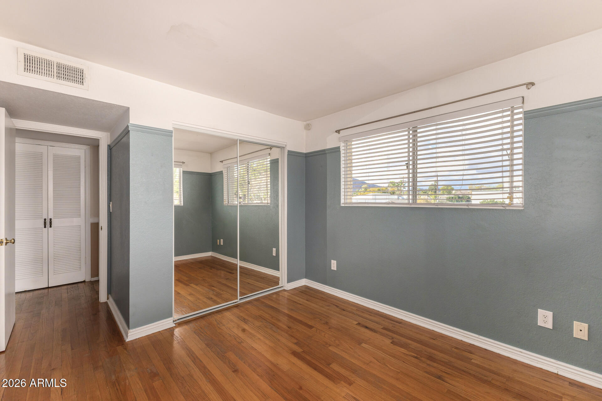 6943 E EARLL Drive 6