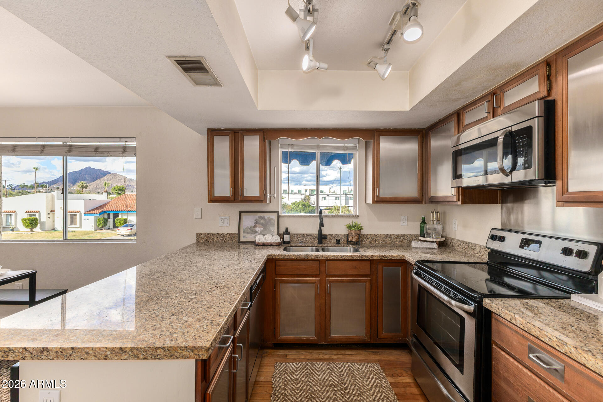 6943 E EARLL Drive 6