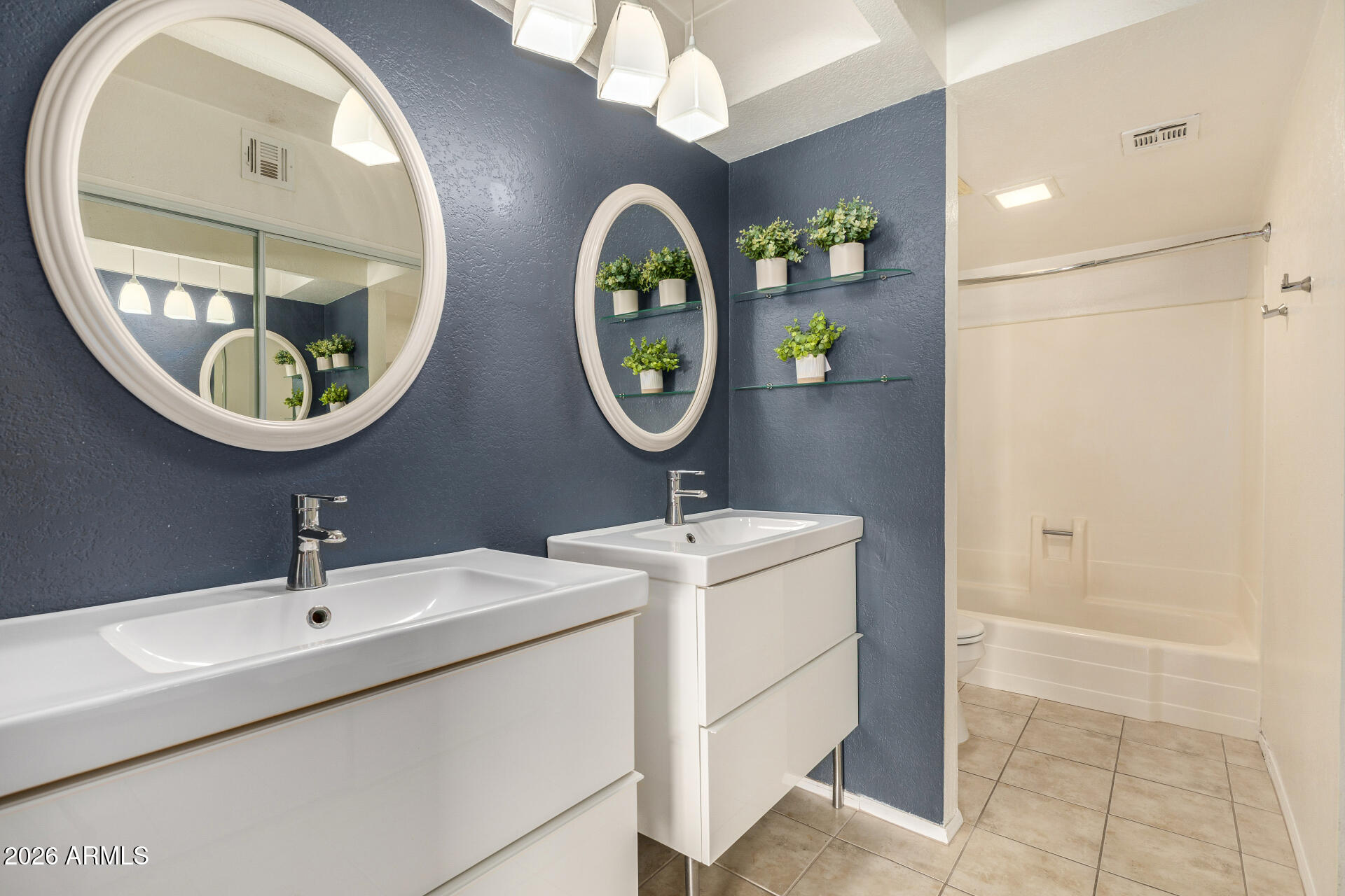 6943 E EARLL Drive 6