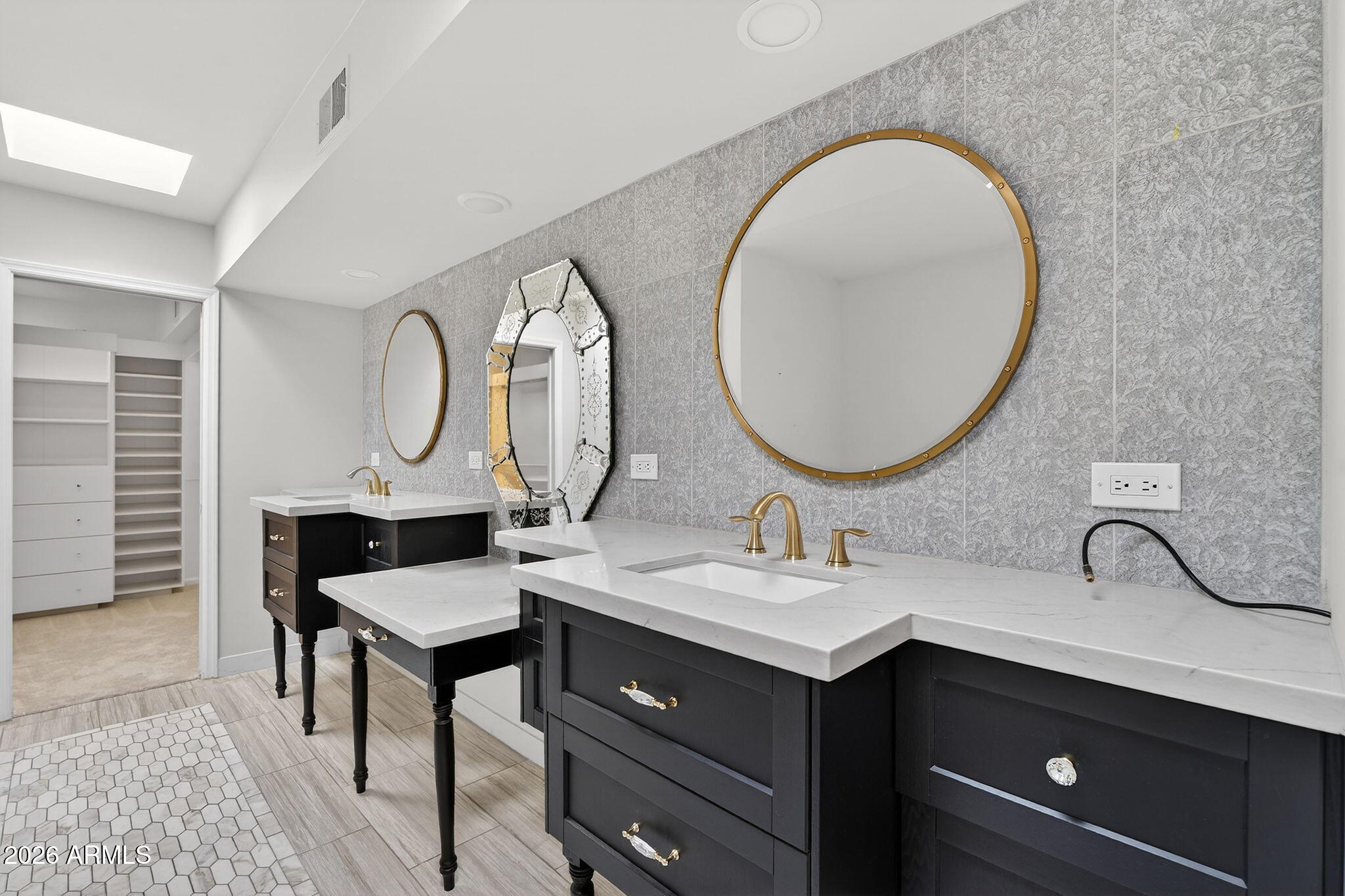 77 E MISSOURI Avenue 27