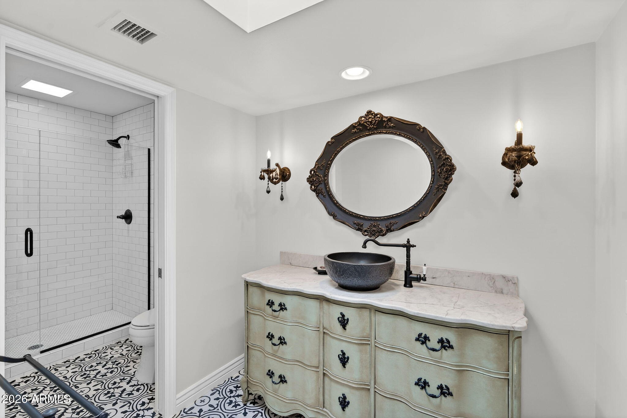 77 E MISSOURI Avenue 27