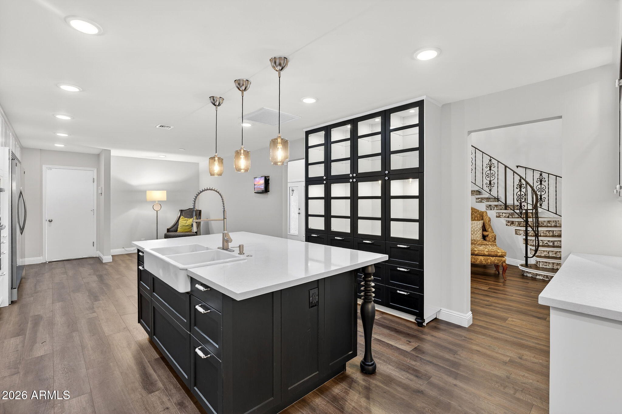 77 E MISSOURI Avenue 27