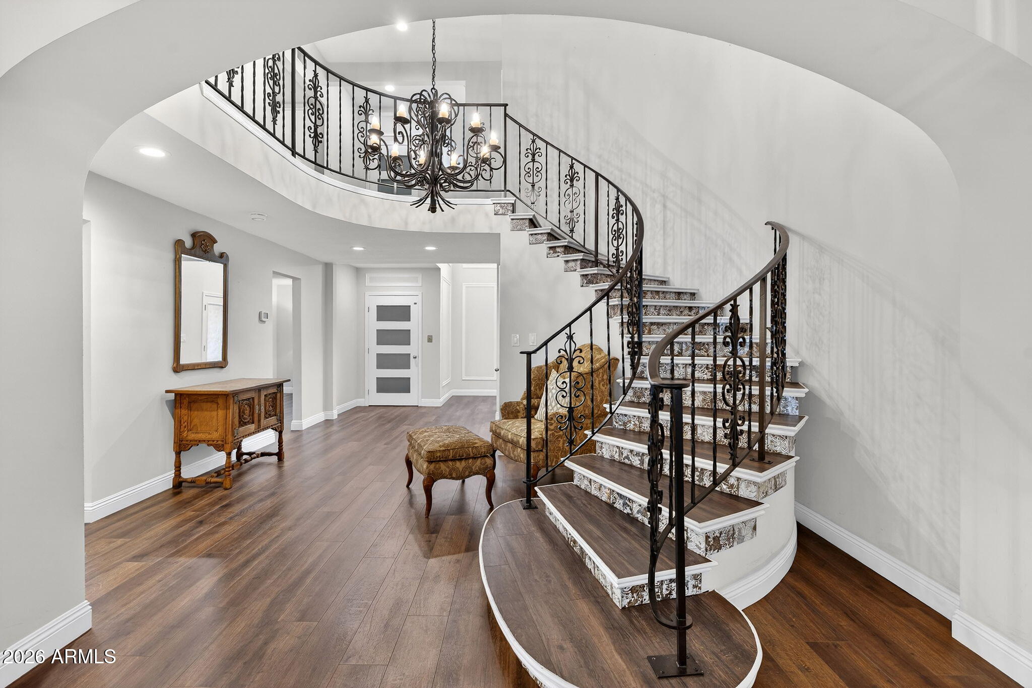 77 E MISSOURI Avenue 27