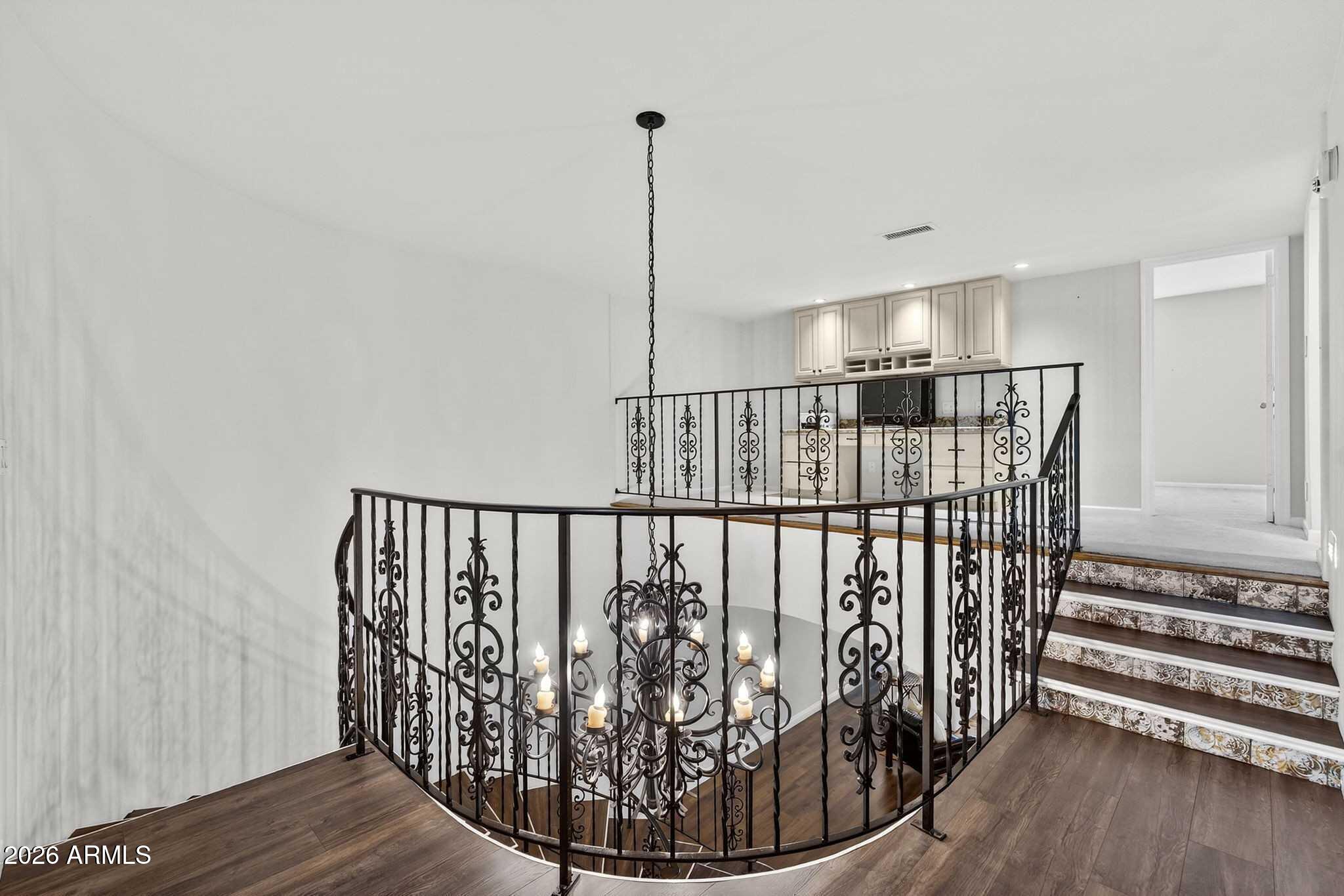 77 E MISSOURI Avenue 27