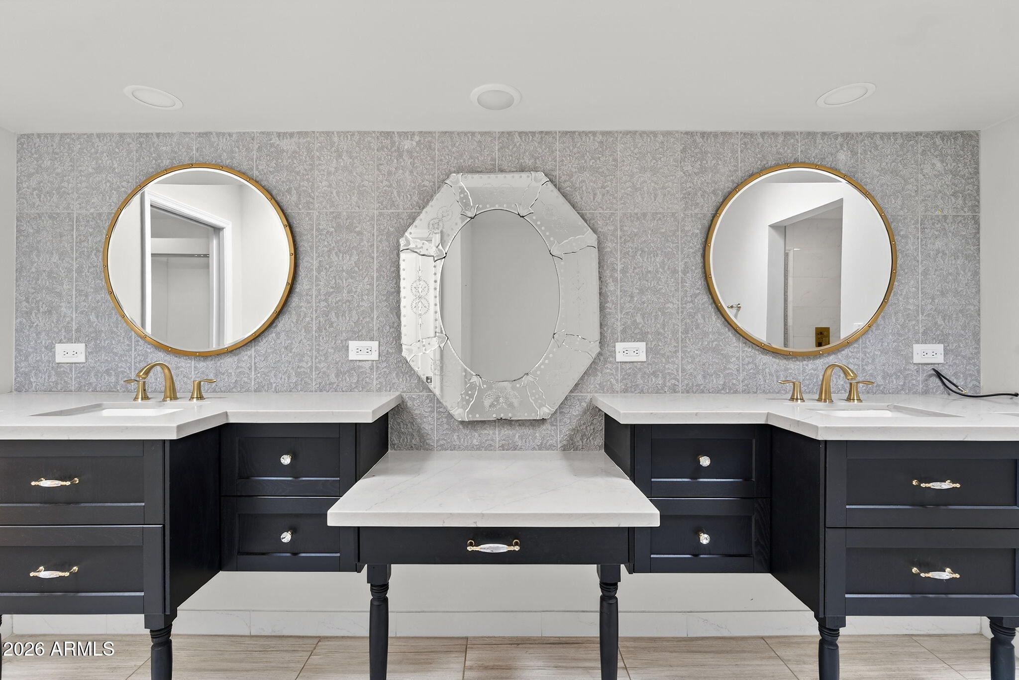 77 E MISSOURI Avenue 27