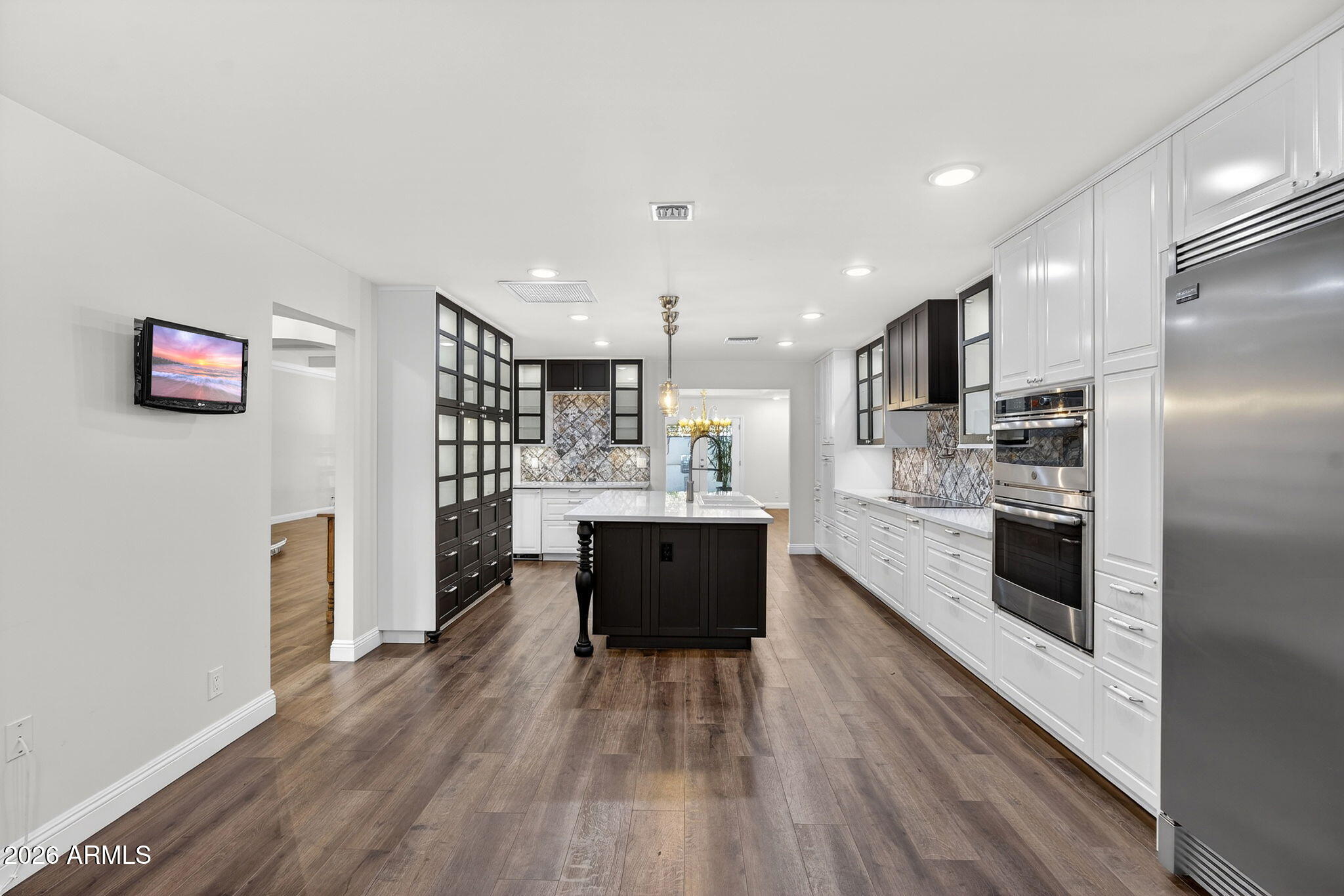 77 E MISSOURI Avenue 27