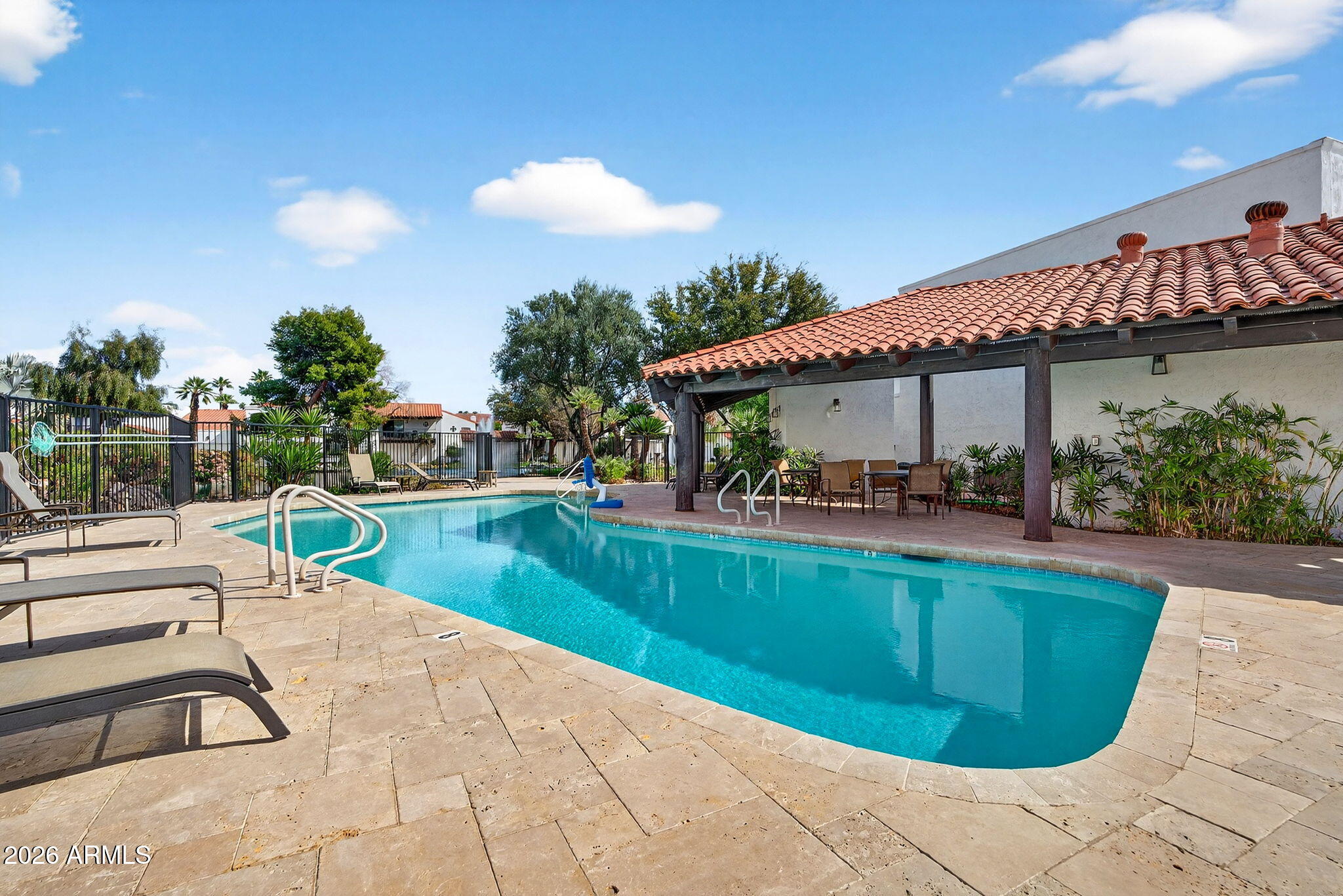 77 E MISSOURI Avenue 27