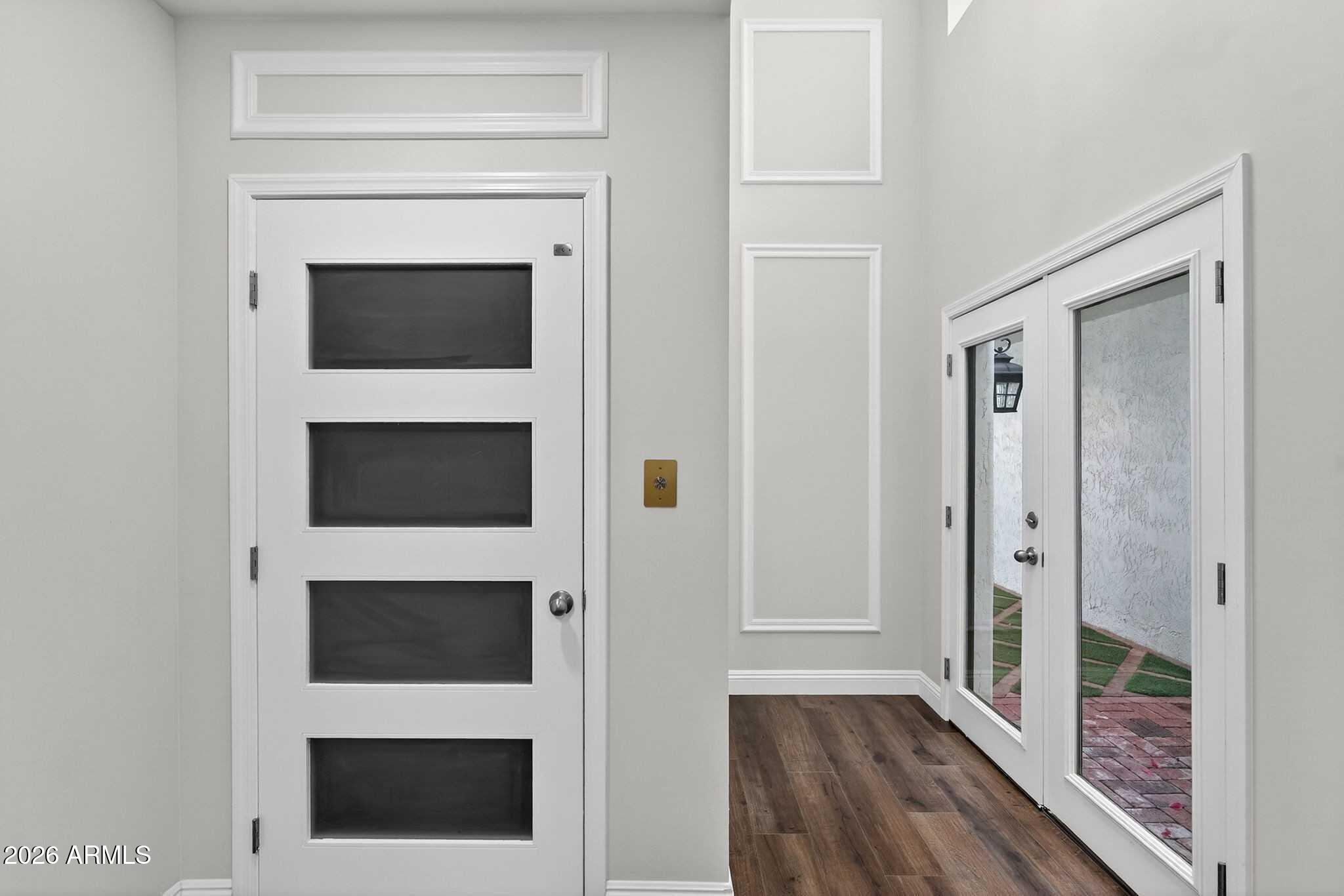 77 E MISSOURI Avenue 27