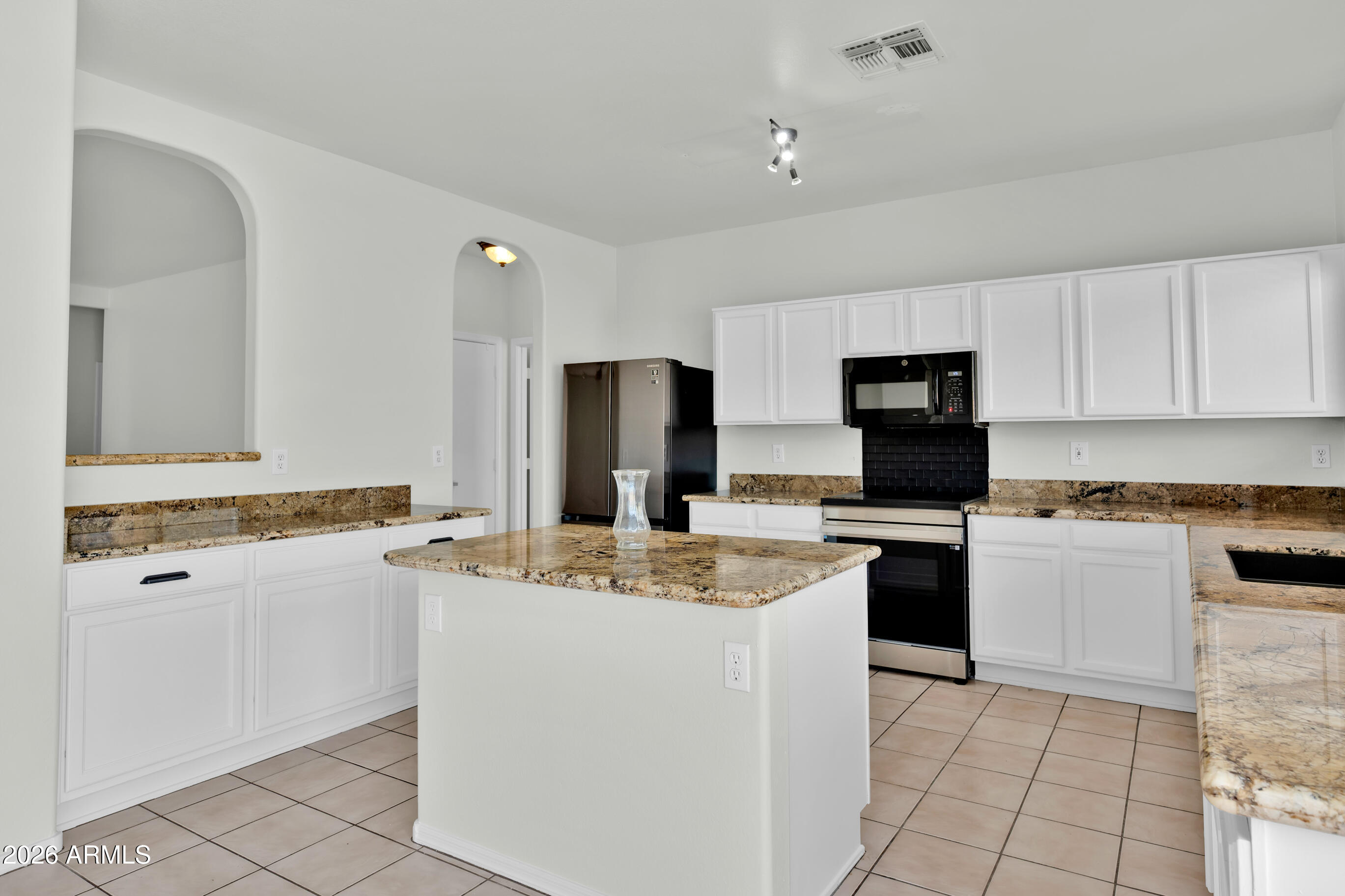 10548 E BRAMBLE Avenue