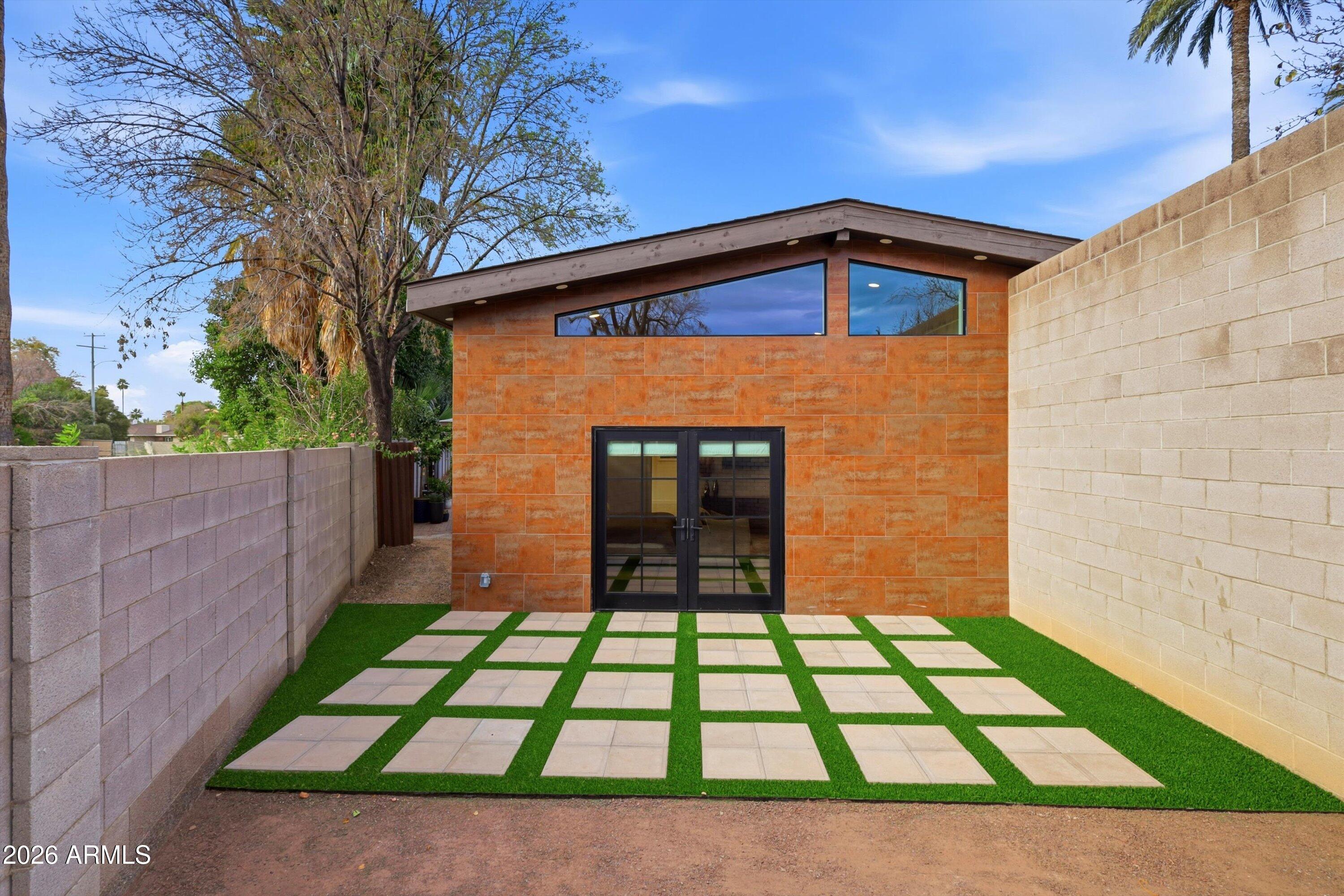 540 W SOLANO Drive