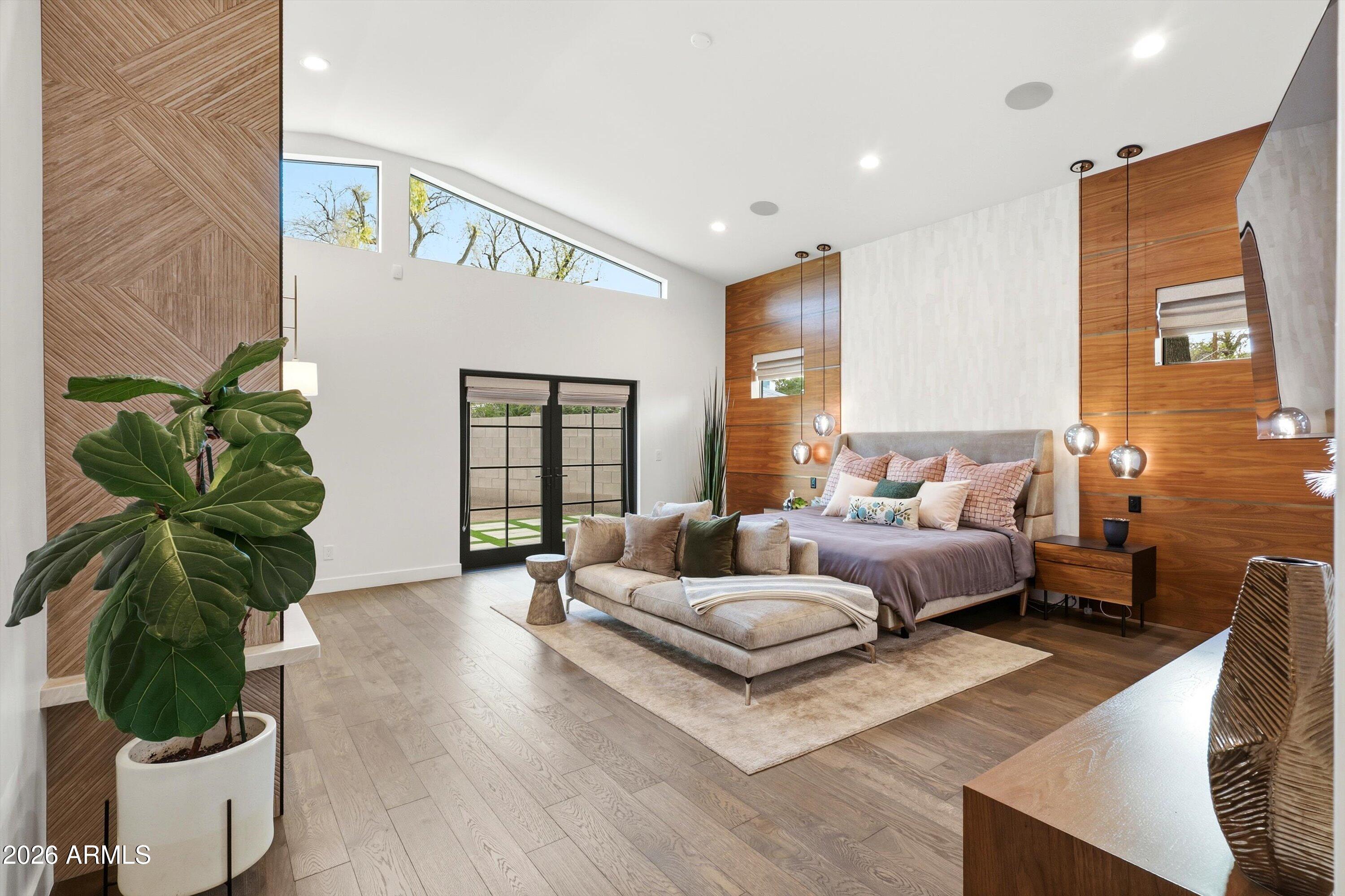 540 W SOLANO Drive