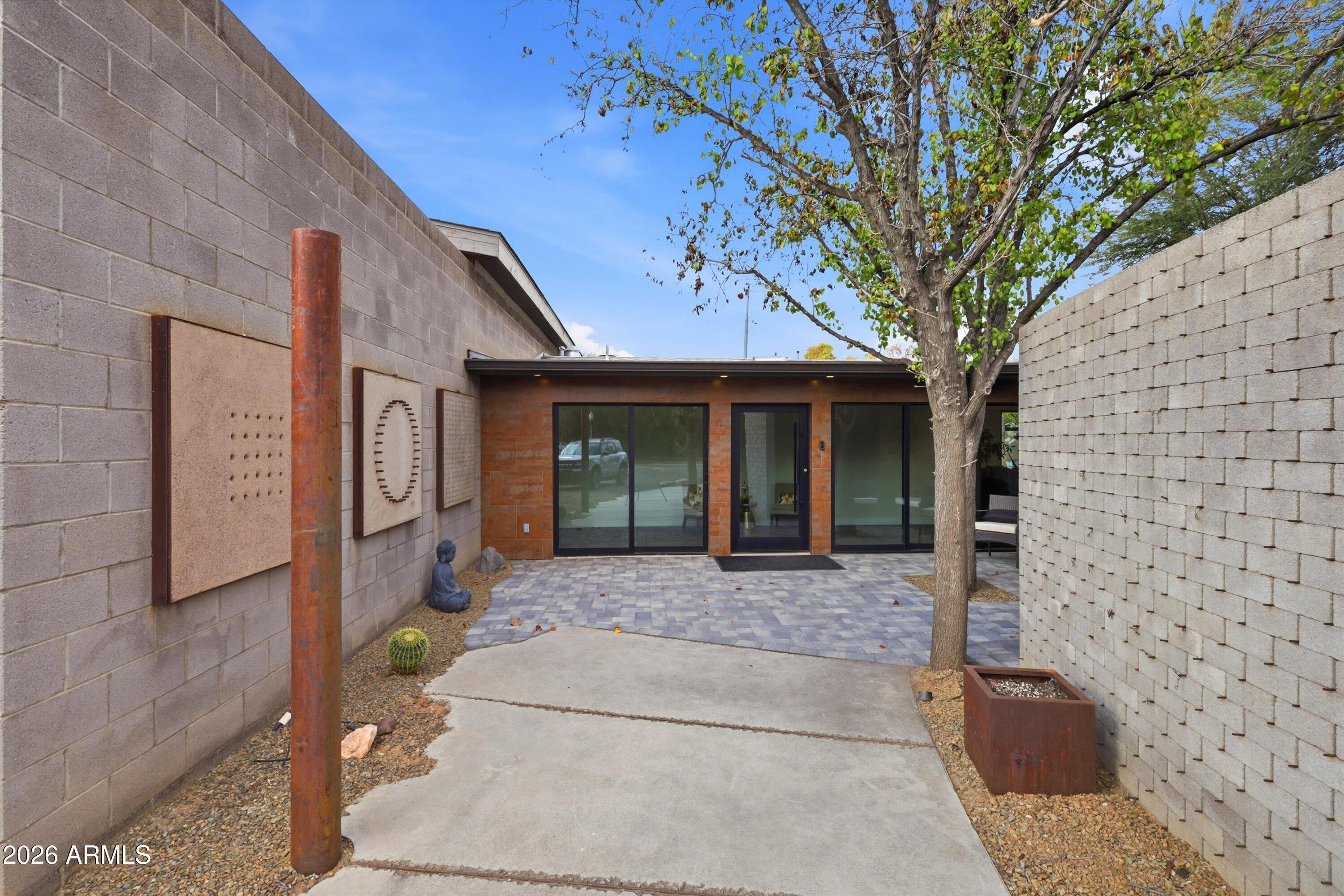 540 W SOLANO Drive