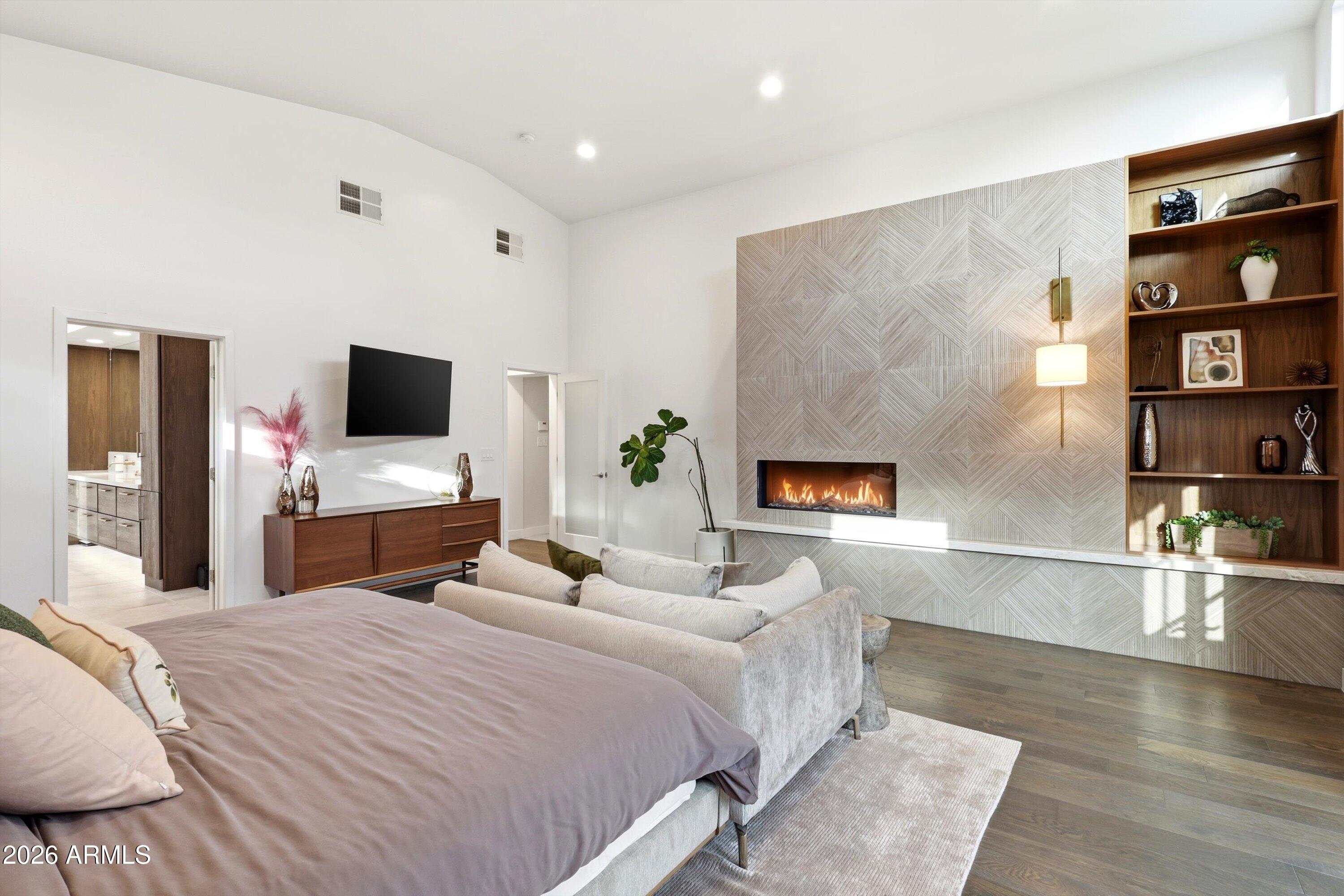 540 W SOLANO Drive