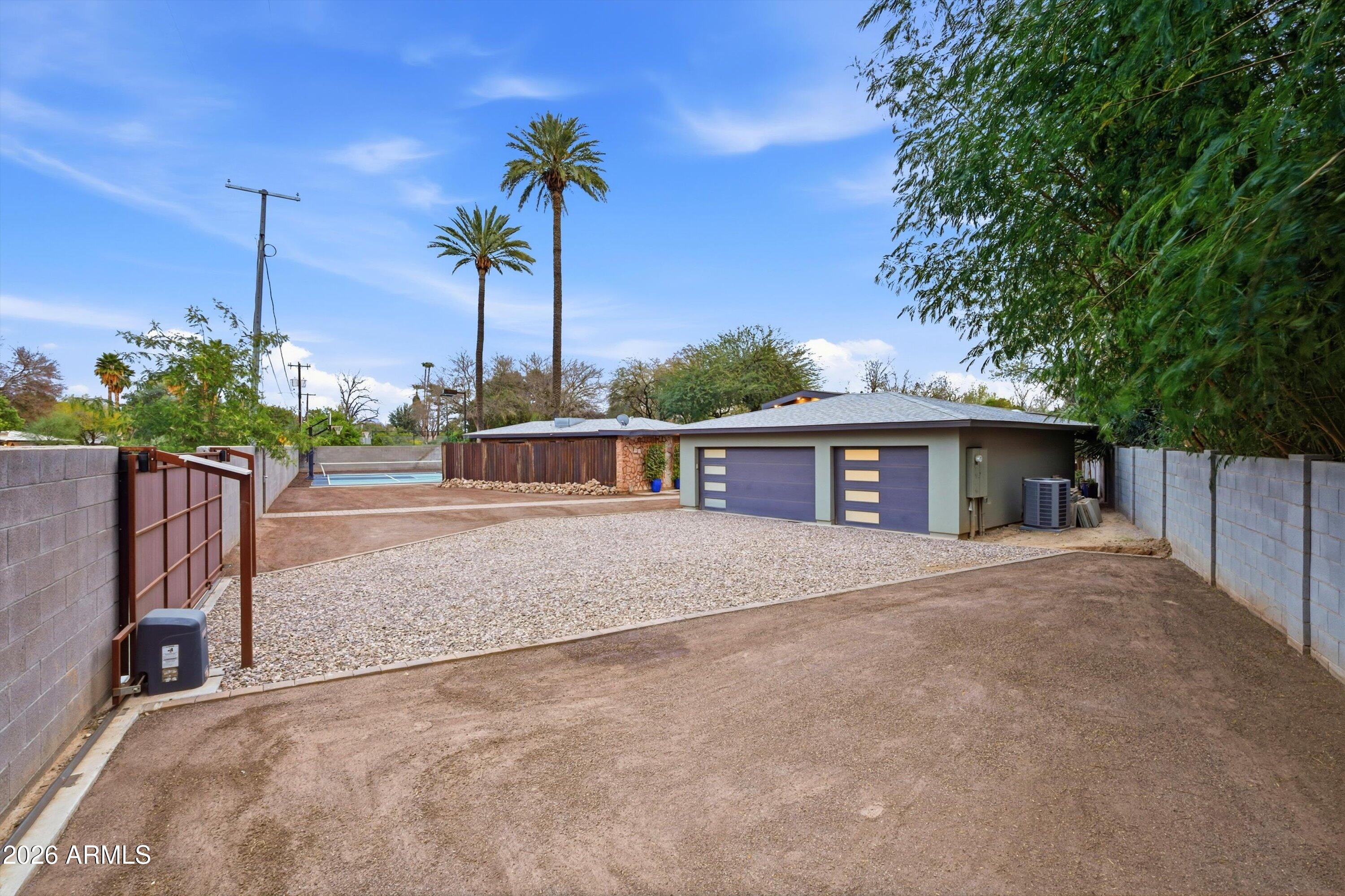 540 W SOLANO Drive