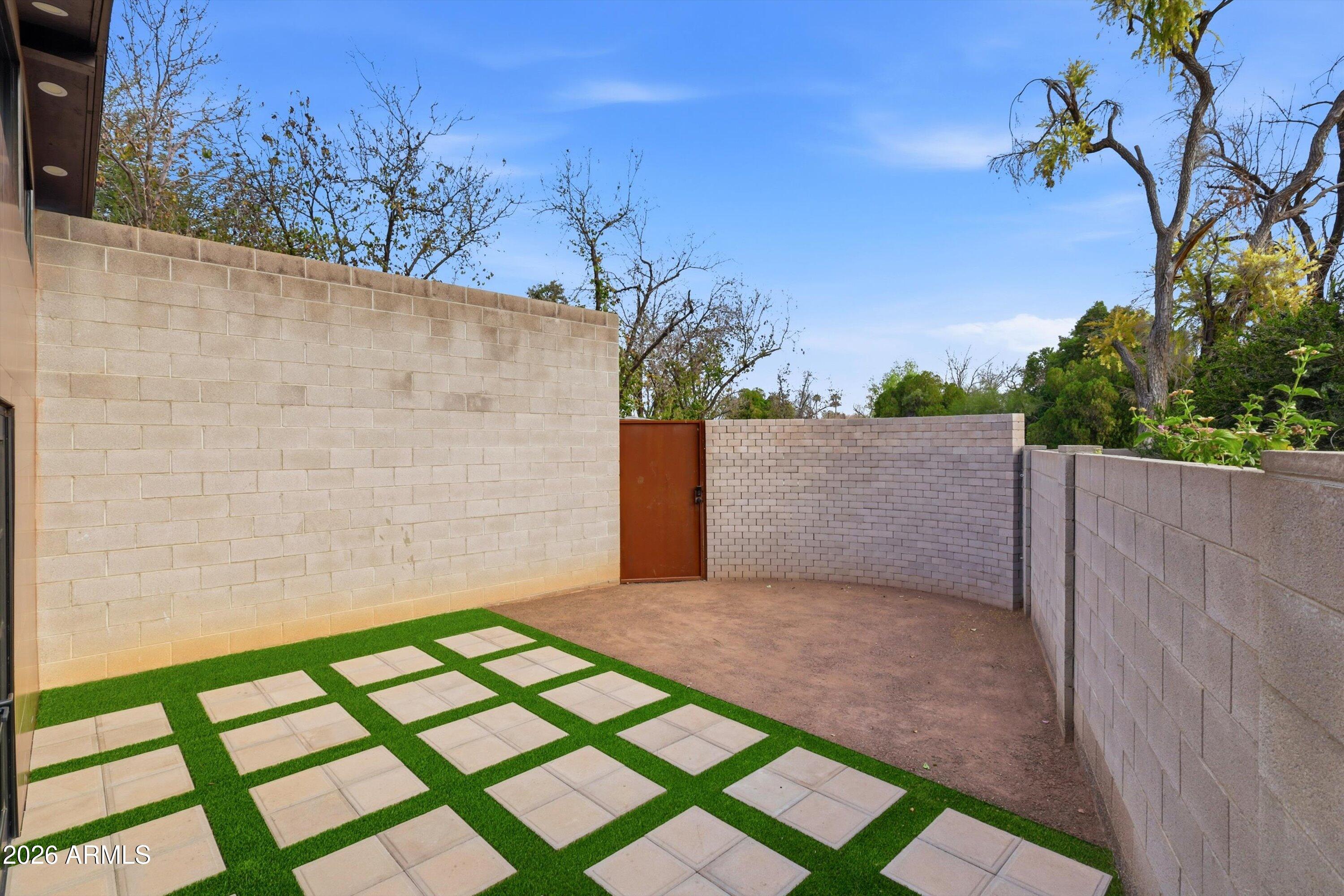 540 W SOLANO Drive