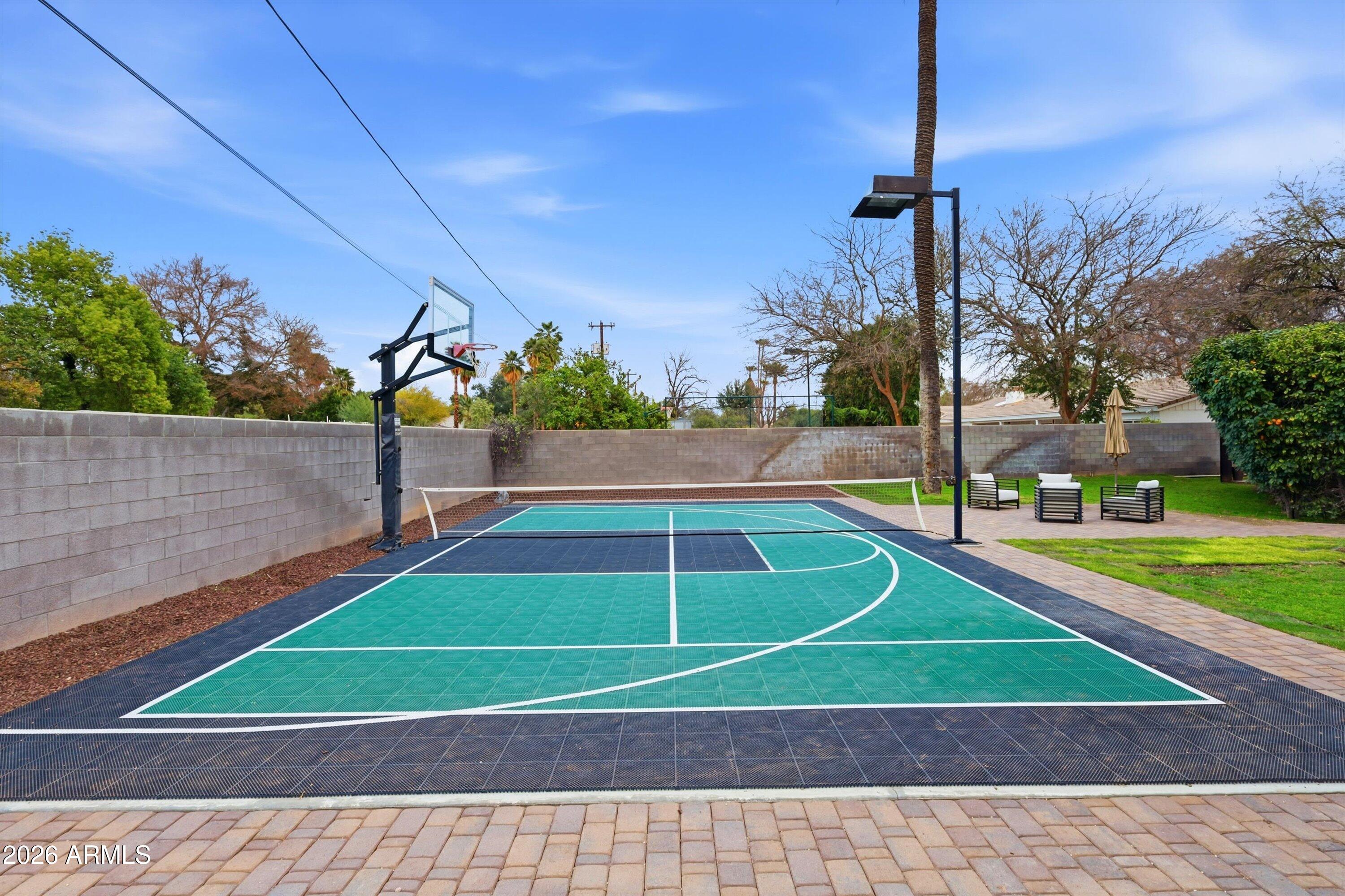 540 W SOLANO Drive
