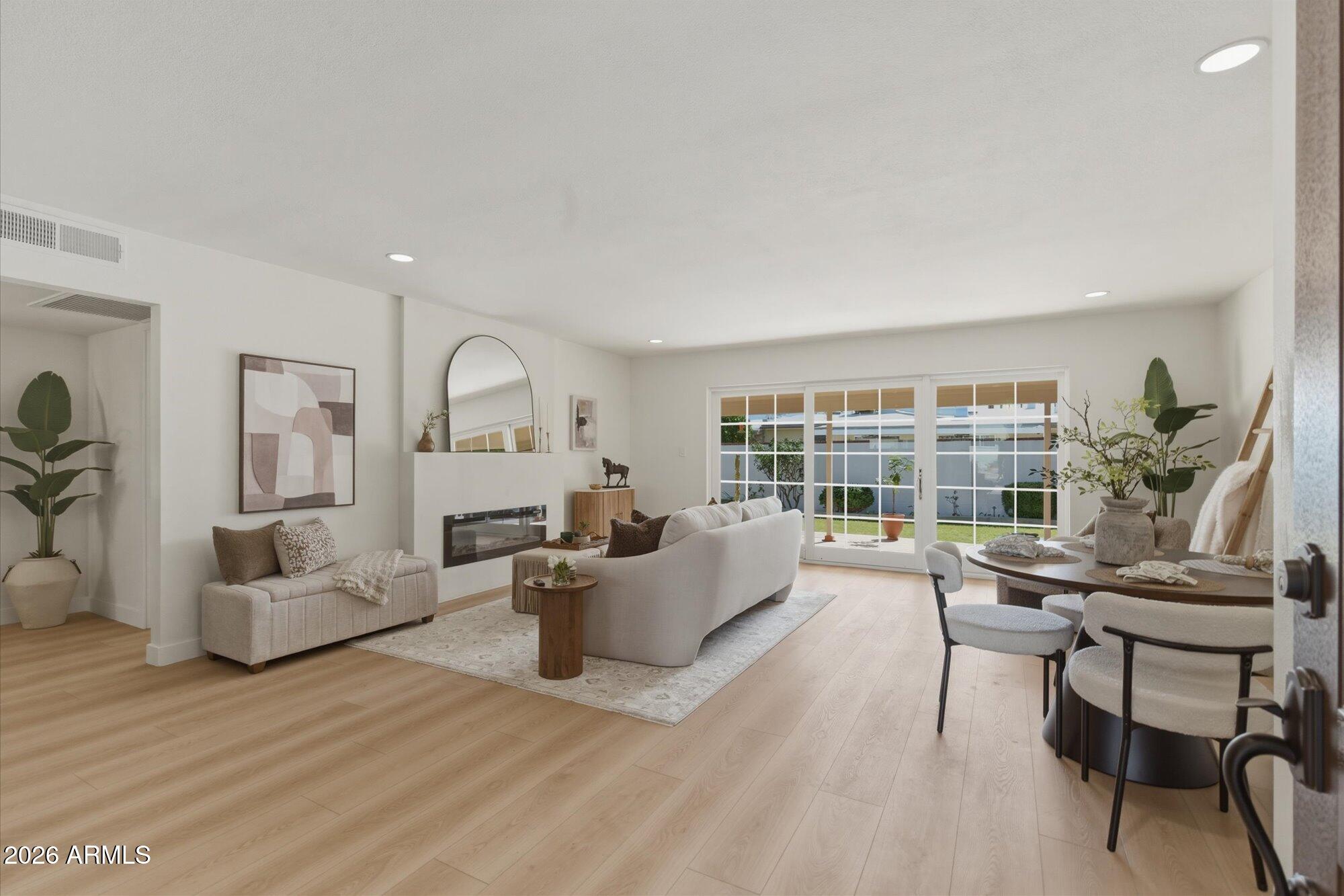 7637 E THORNWOOD Drive