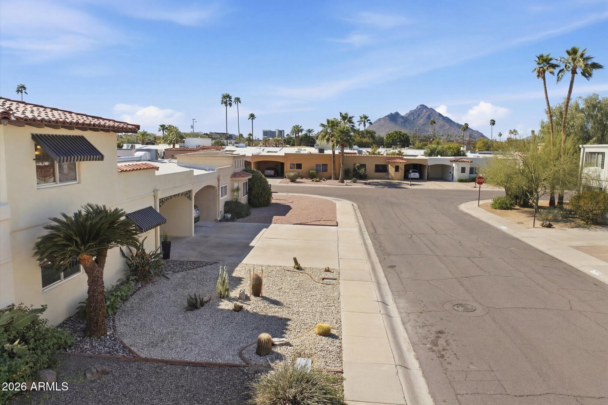 7637 E THORNWOOD Drive