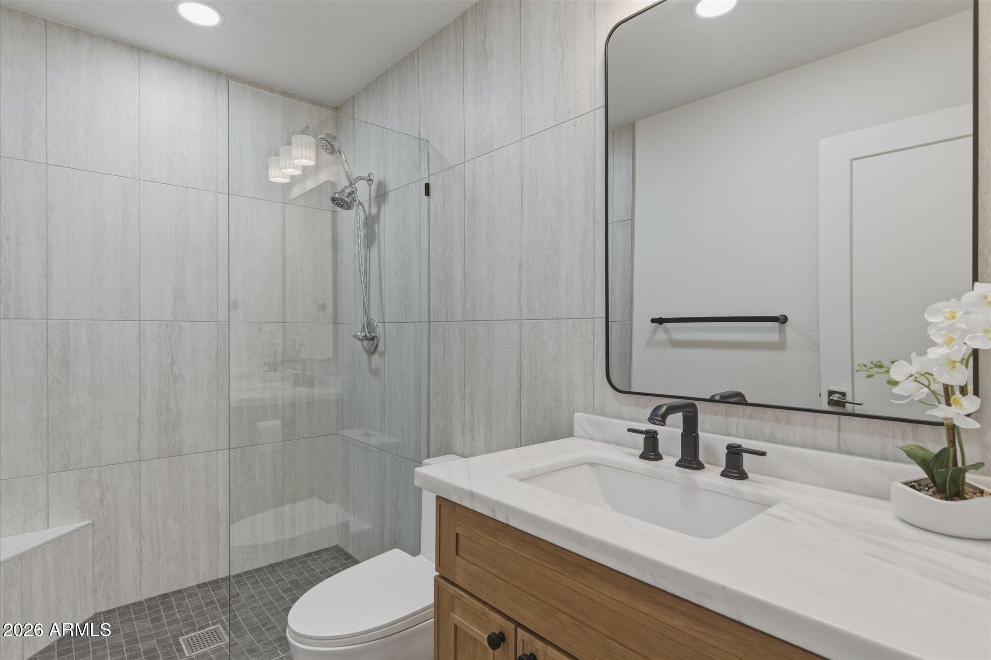 7637 E THORNWOOD Drive