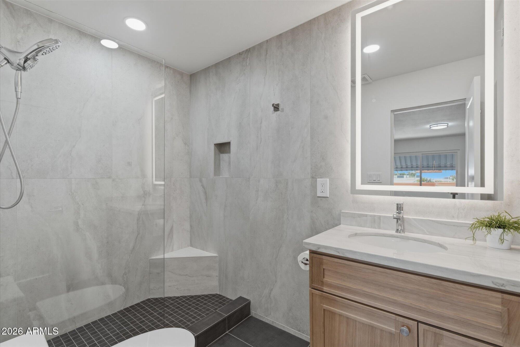 7637 E THORNWOOD Drive