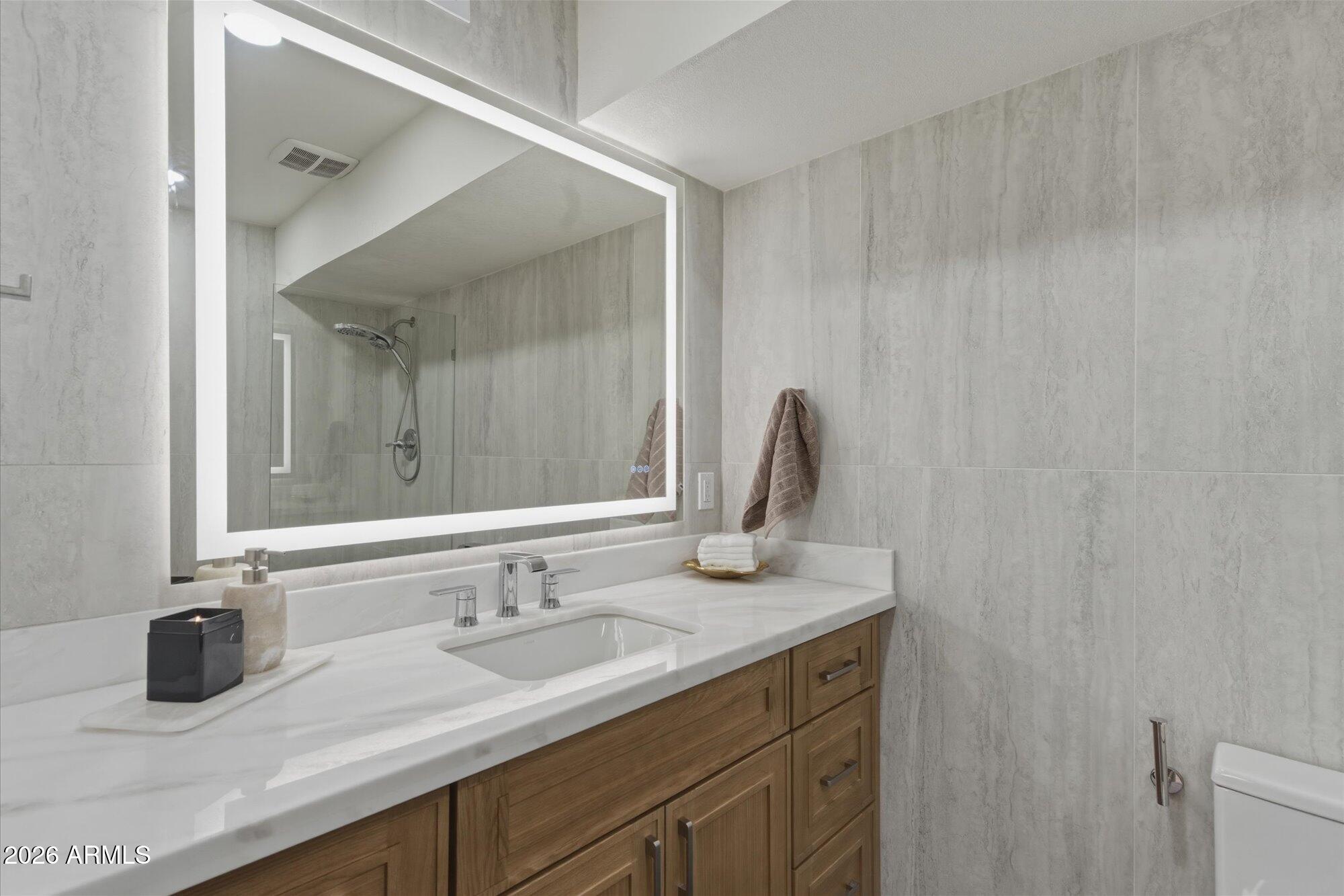 7637 E THORNWOOD Drive