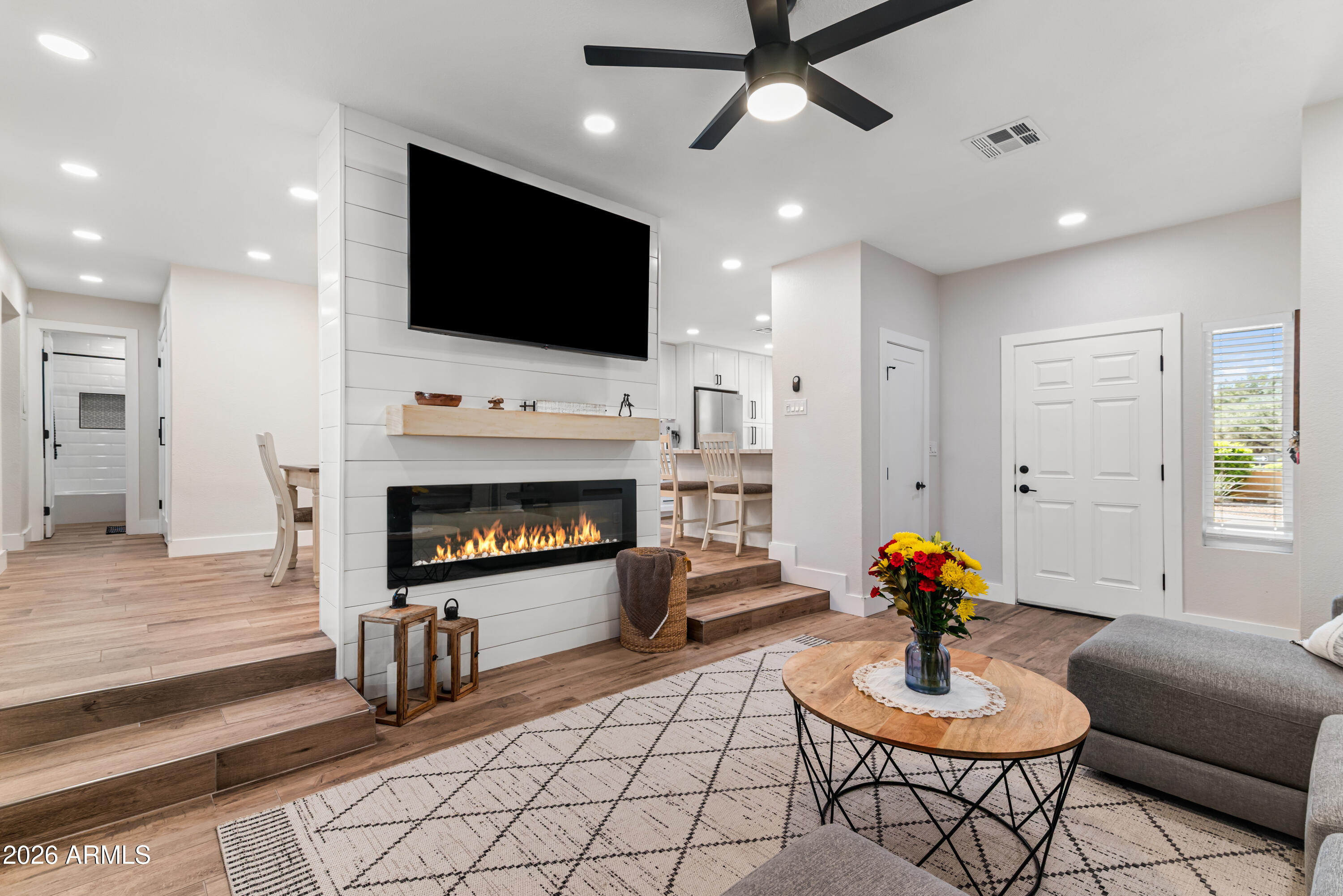 8787 E MOUNTAIN VIEW Road 1019