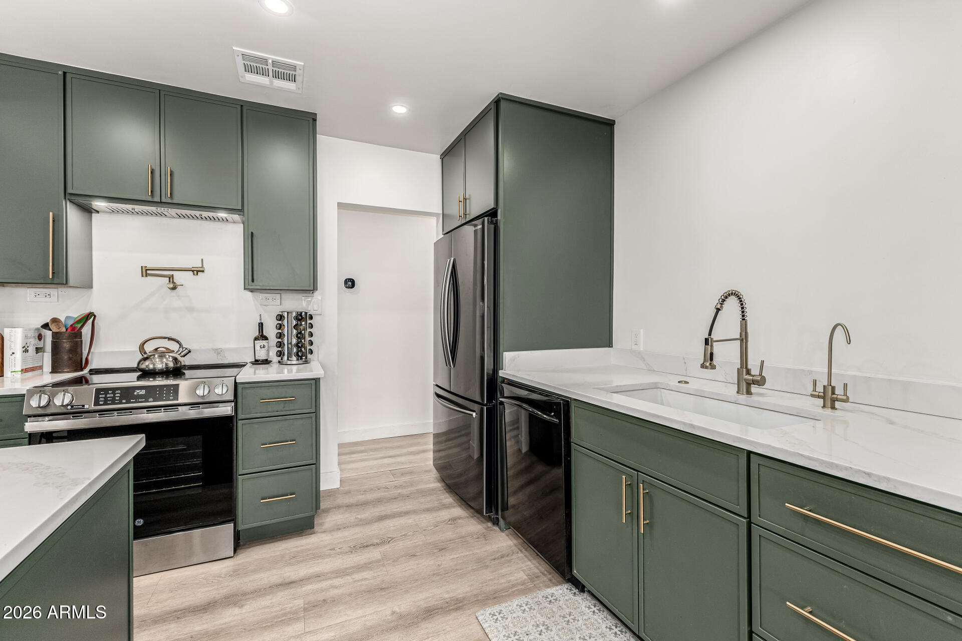 2539 E CAMPBELL Avenue