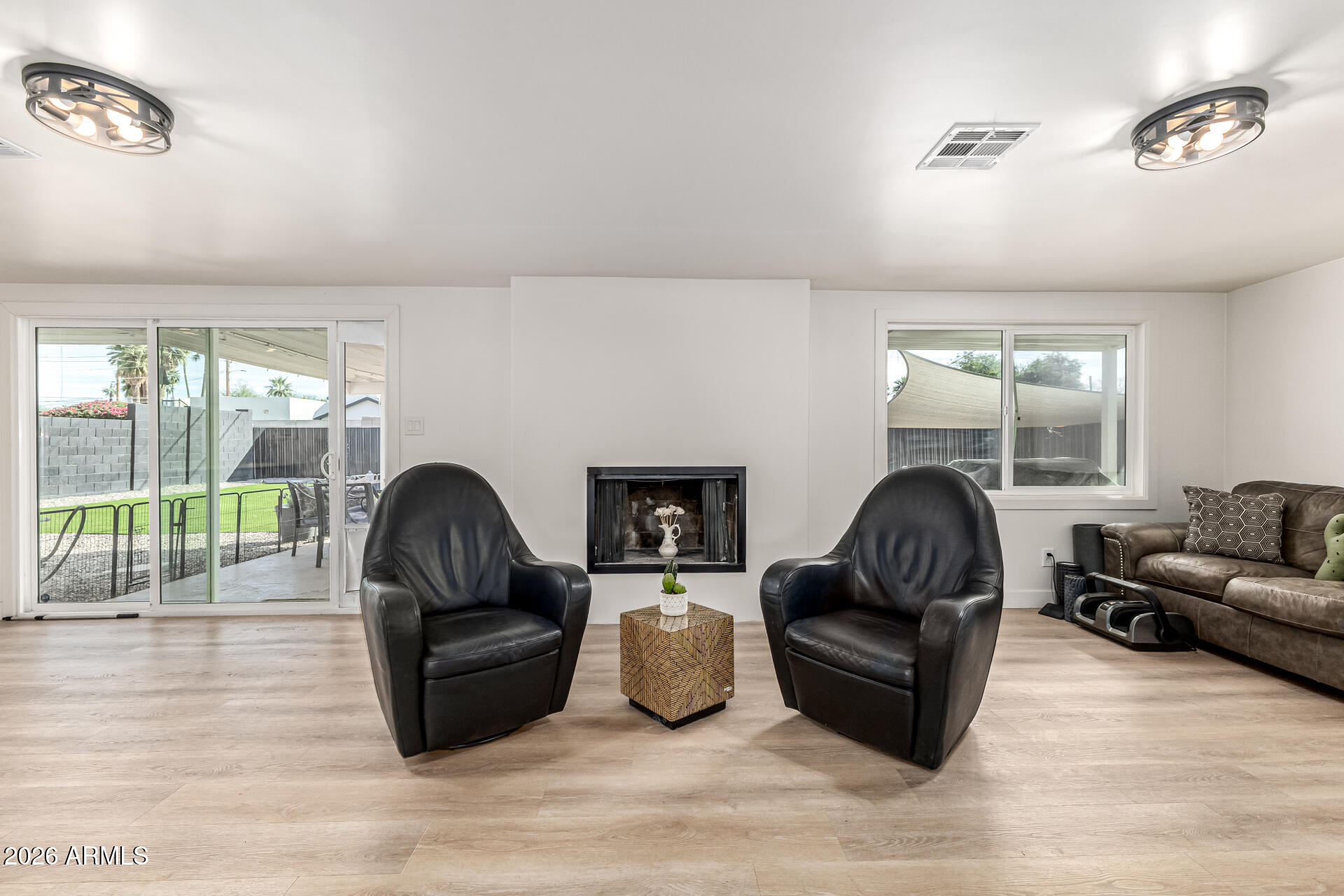 2539 E CAMPBELL Avenue