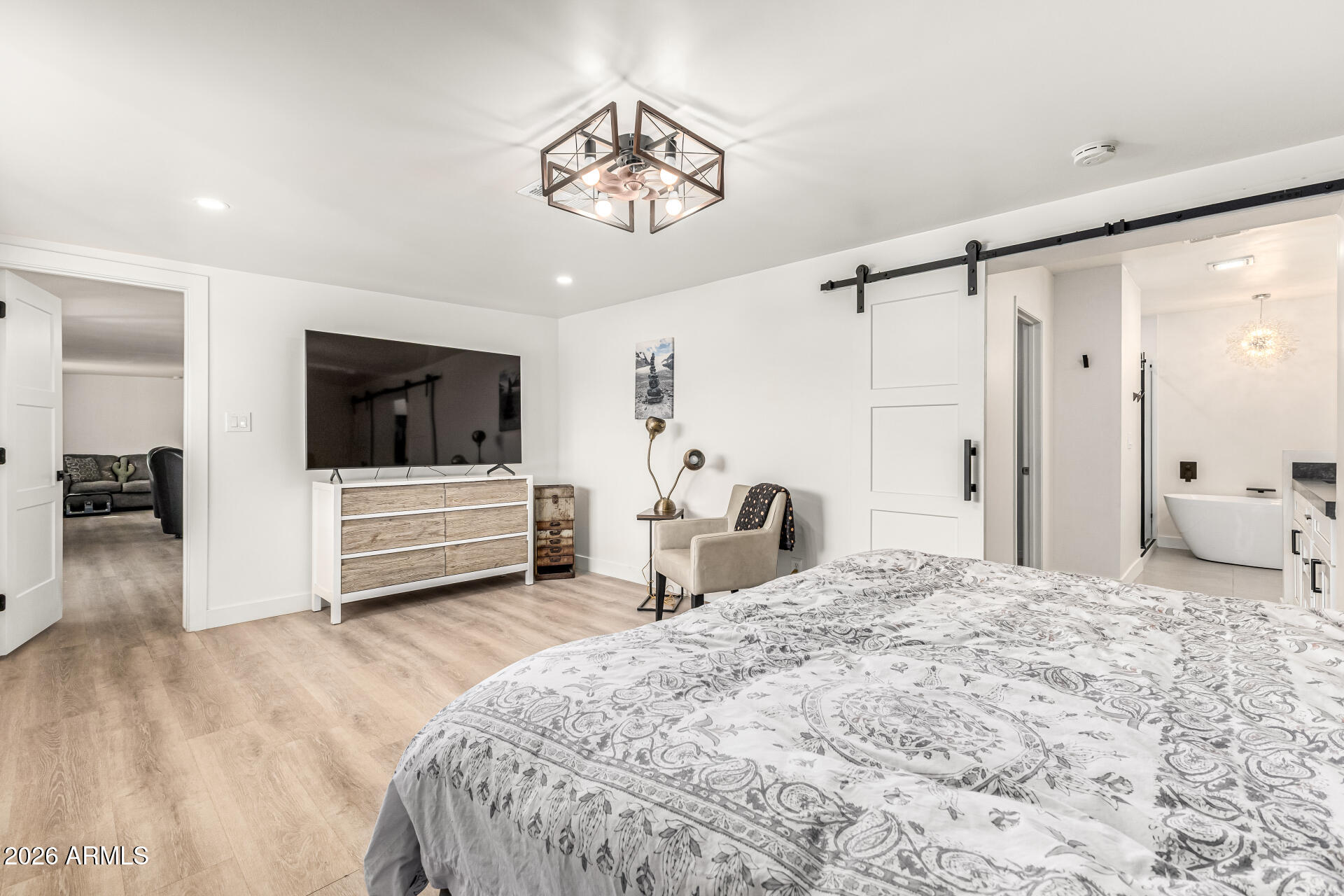 2539 E CAMPBELL Avenue