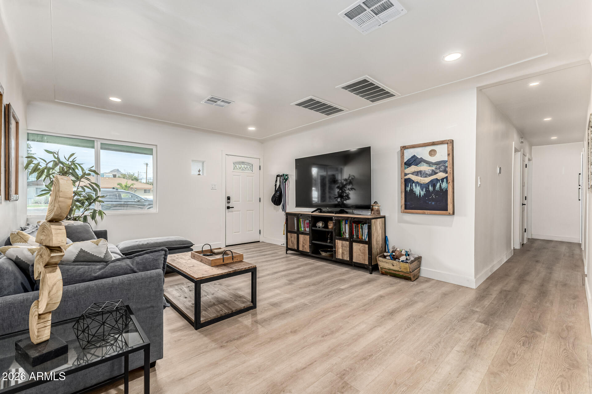 2539 E CAMPBELL Avenue