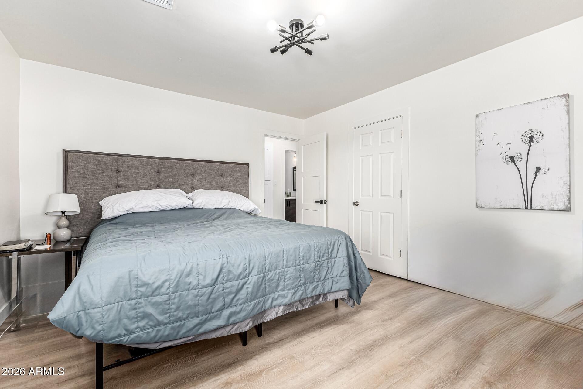 2539 E CAMPBELL Avenue