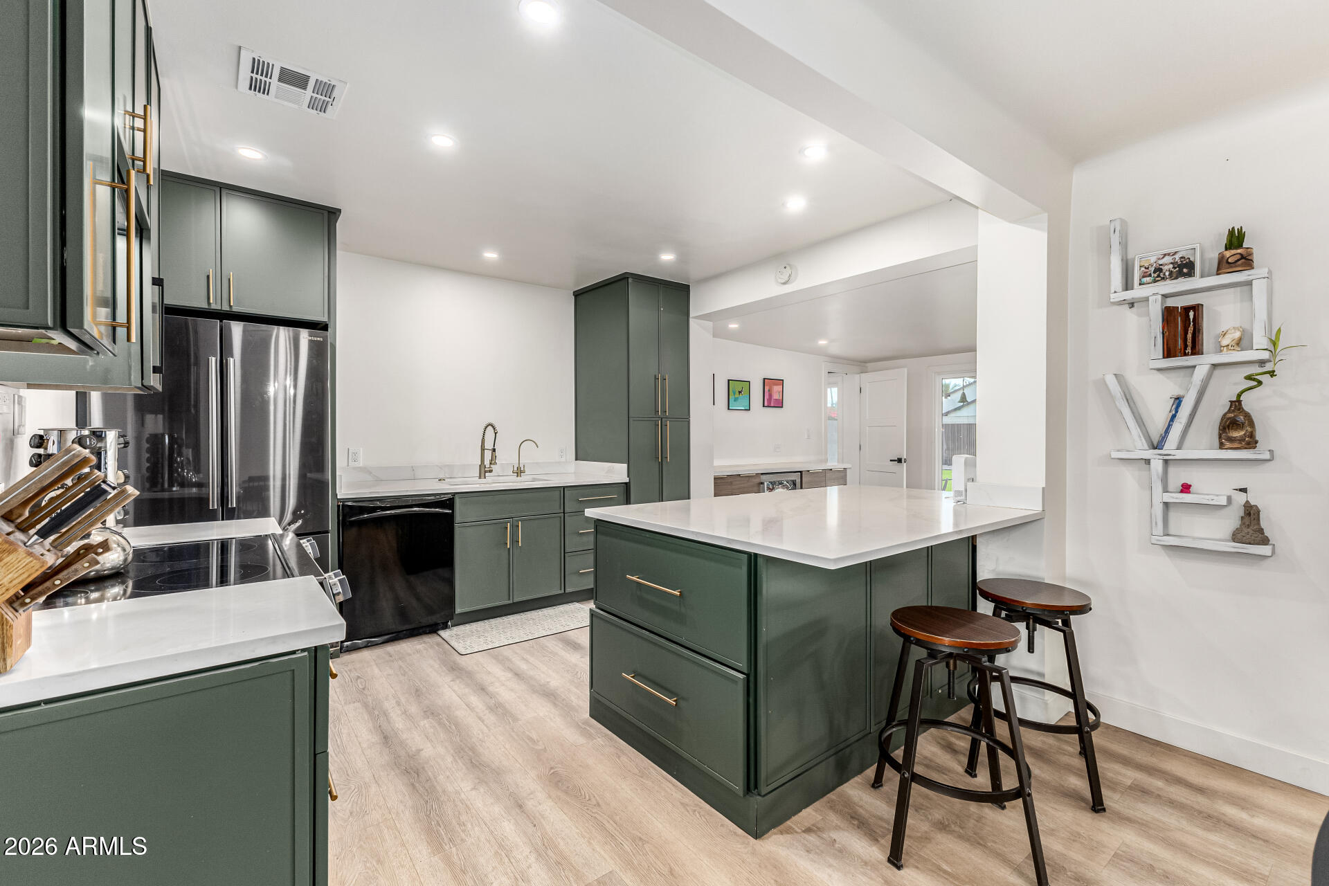 2539 E CAMPBELL Avenue