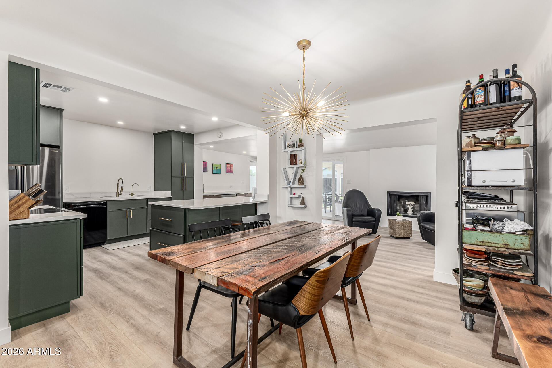 2539 E CAMPBELL Avenue