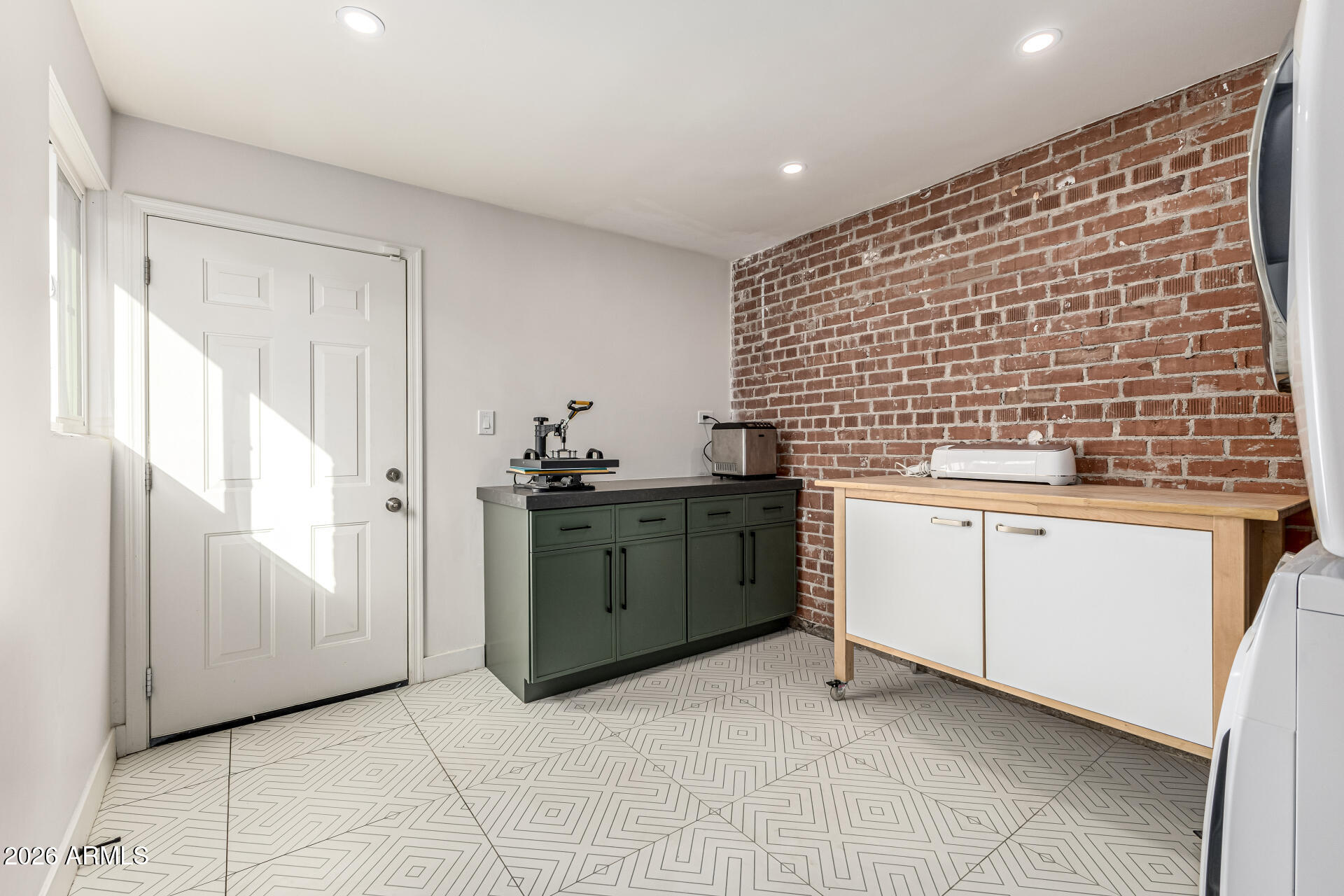 2539 E CAMPBELL Avenue