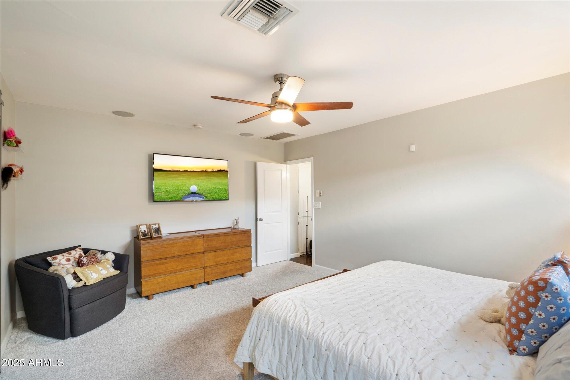 3328 E TURNEY Avenue