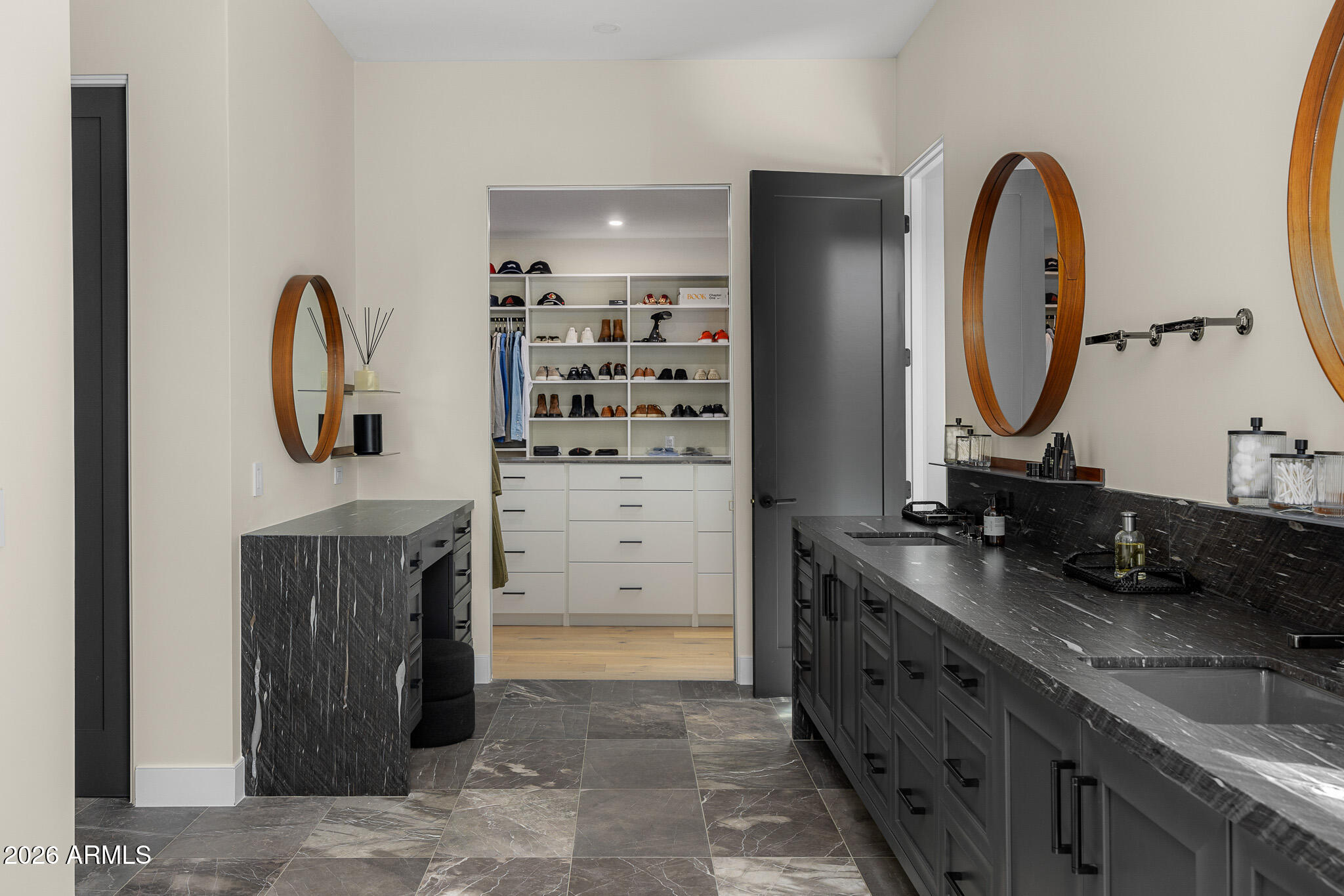 7540 N LAKESIDE Lane