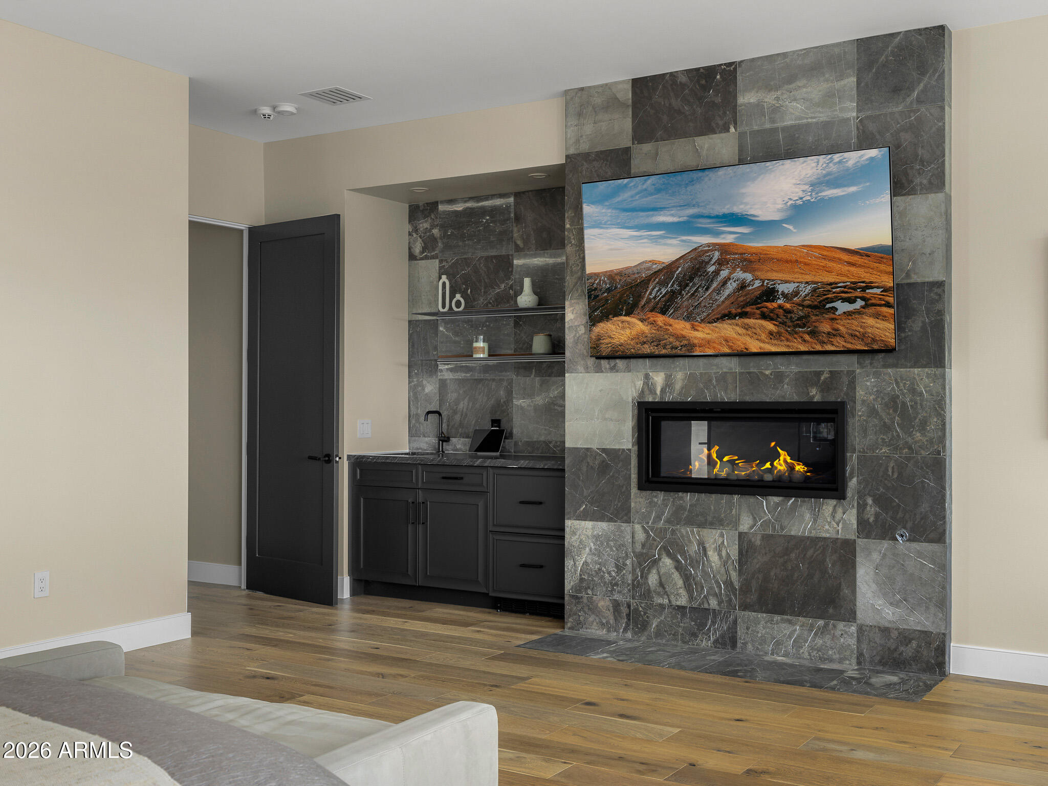 7540 N LAKESIDE Lane