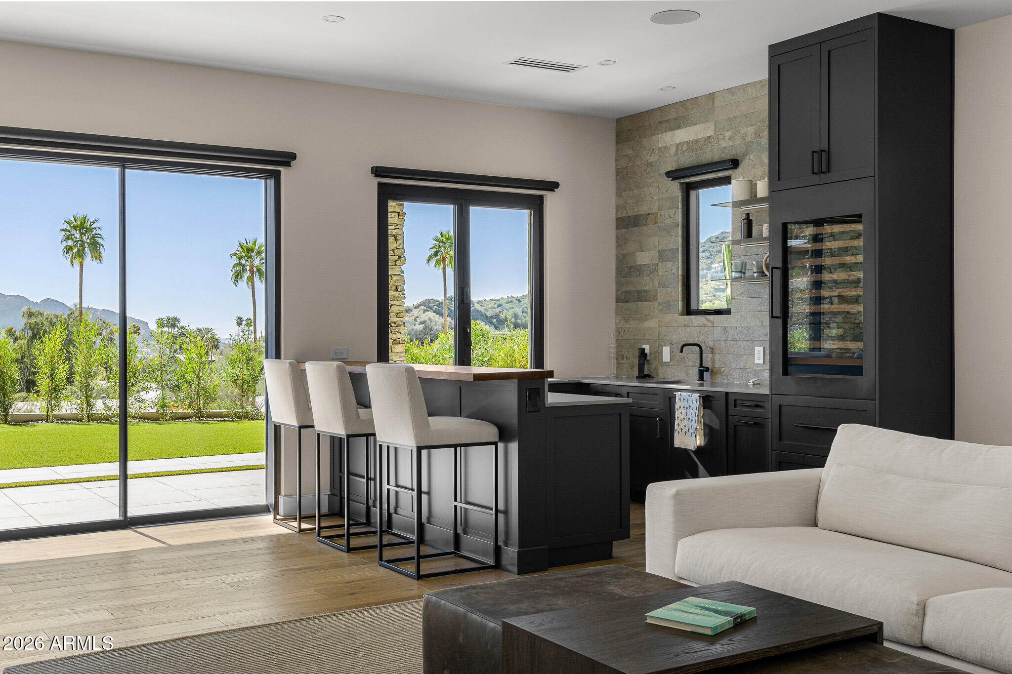 7540 N LAKESIDE Lane