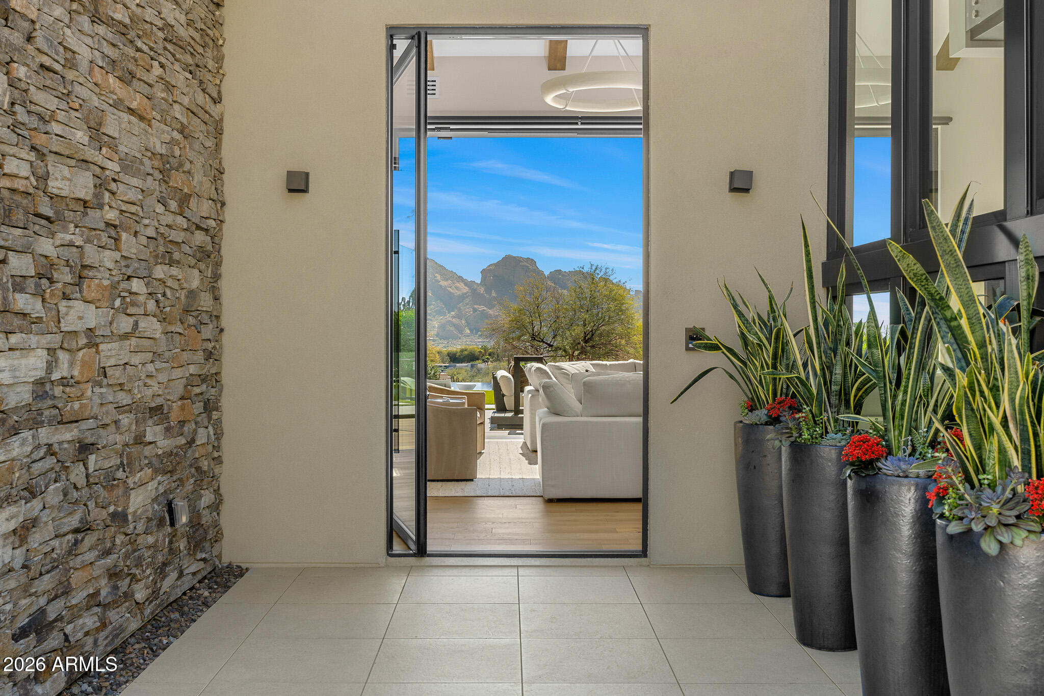 7540 N LAKESIDE Lane