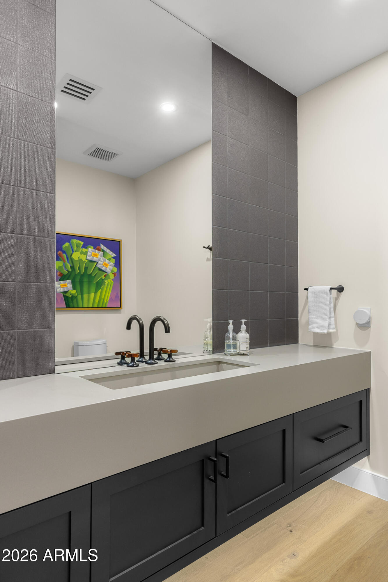 7540 N LAKESIDE Lane