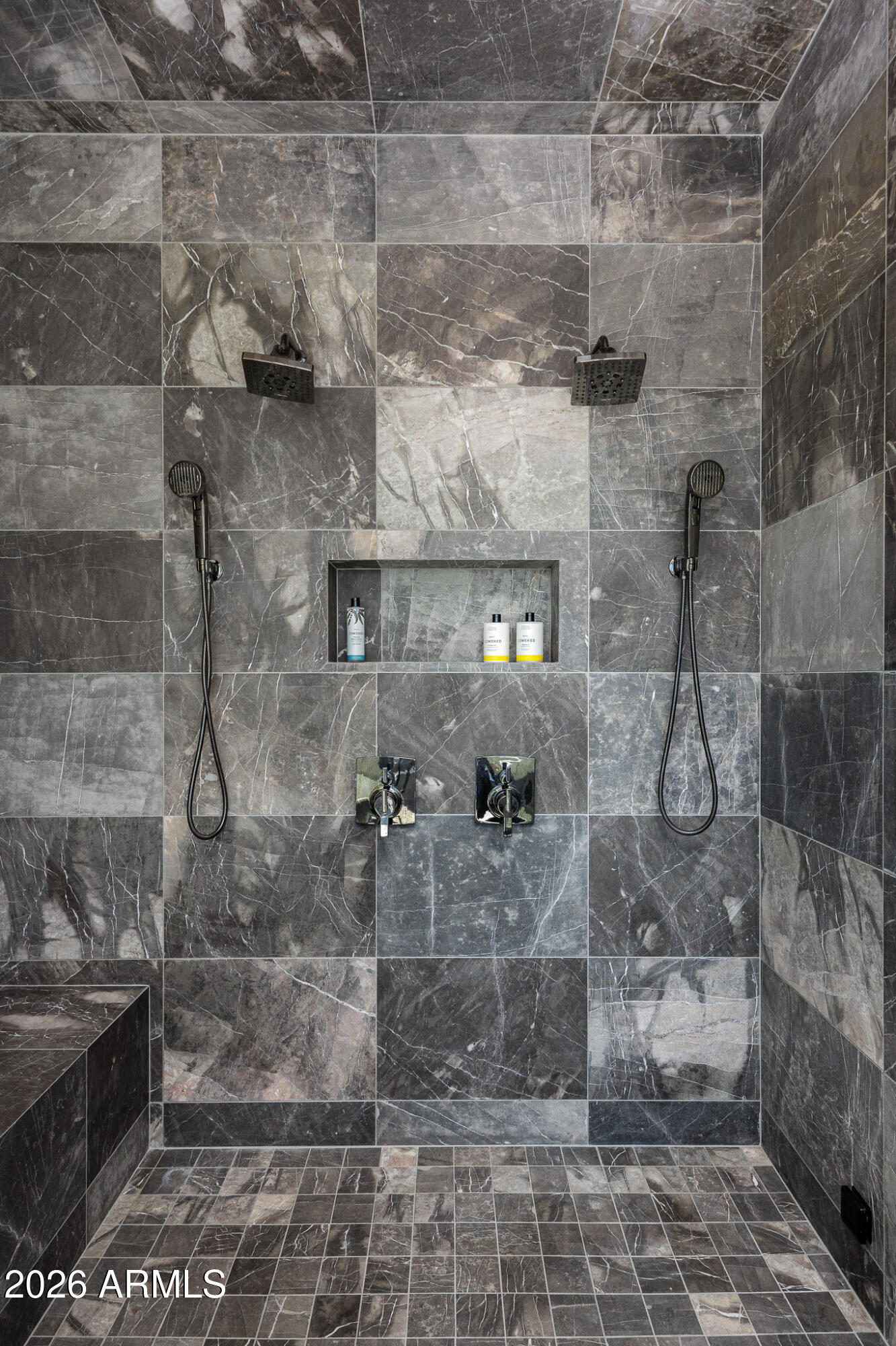 7540 N LAKESIDE Lane