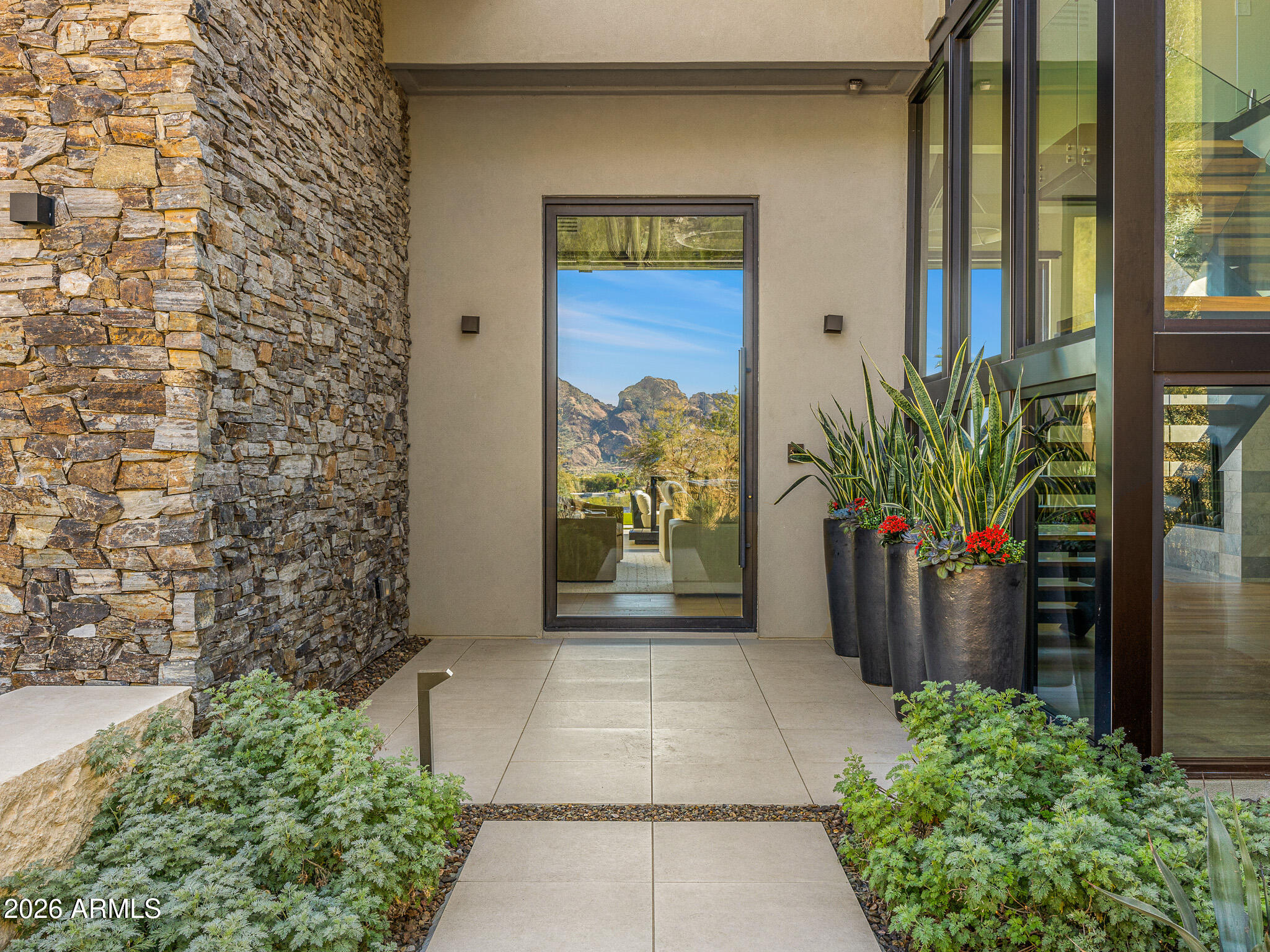 7540 N LAKESIDE Lane