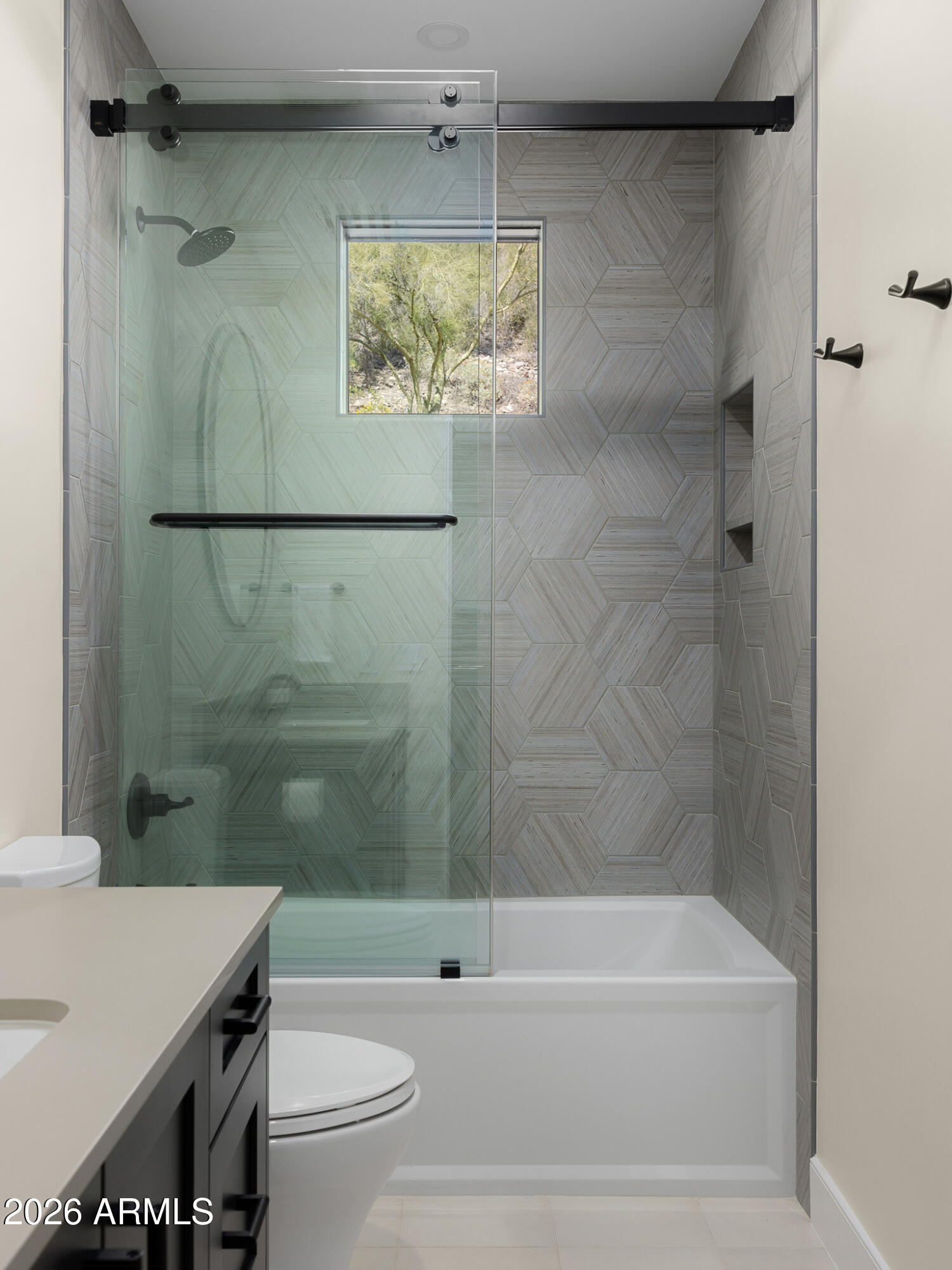 7540 N LAKESIDE Lane