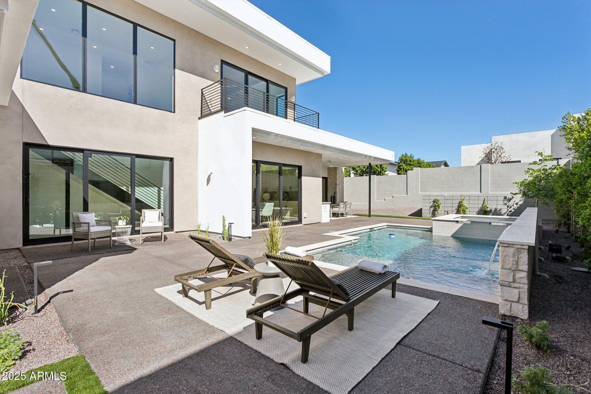 1830 E PALMAIRE Avenue