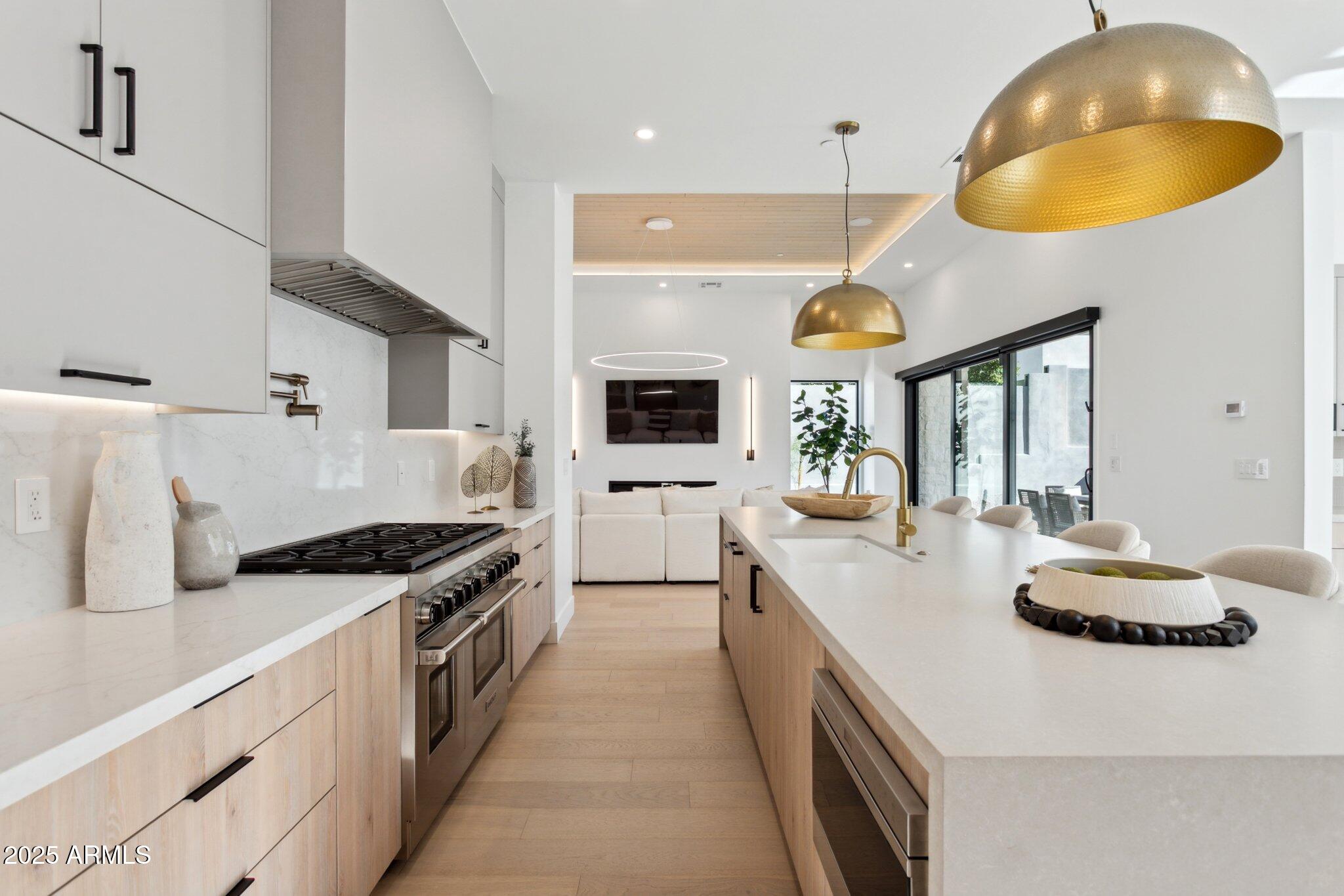 1830 E PALMAIRE Avenue