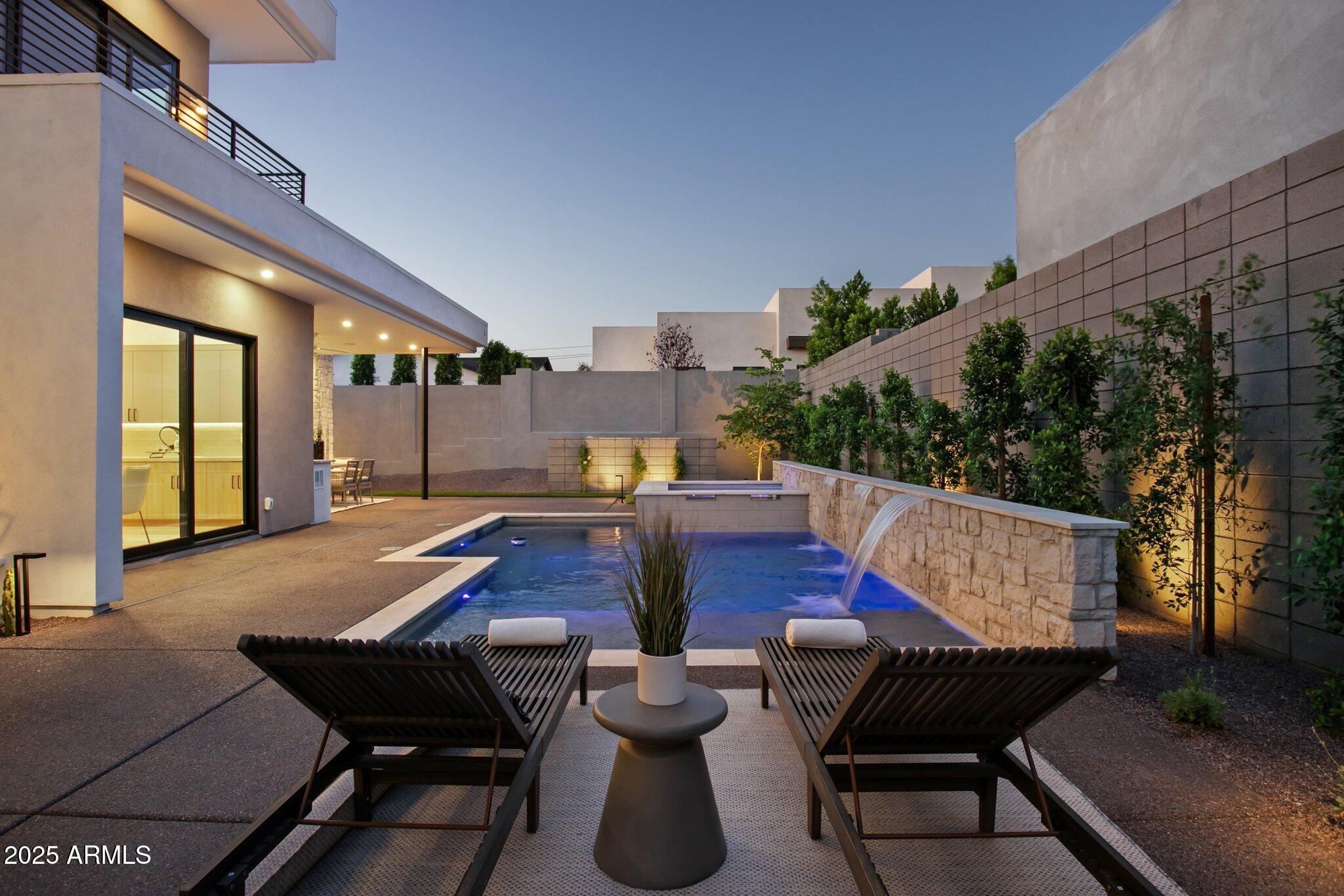 1830 E PALMAIRE Avenue