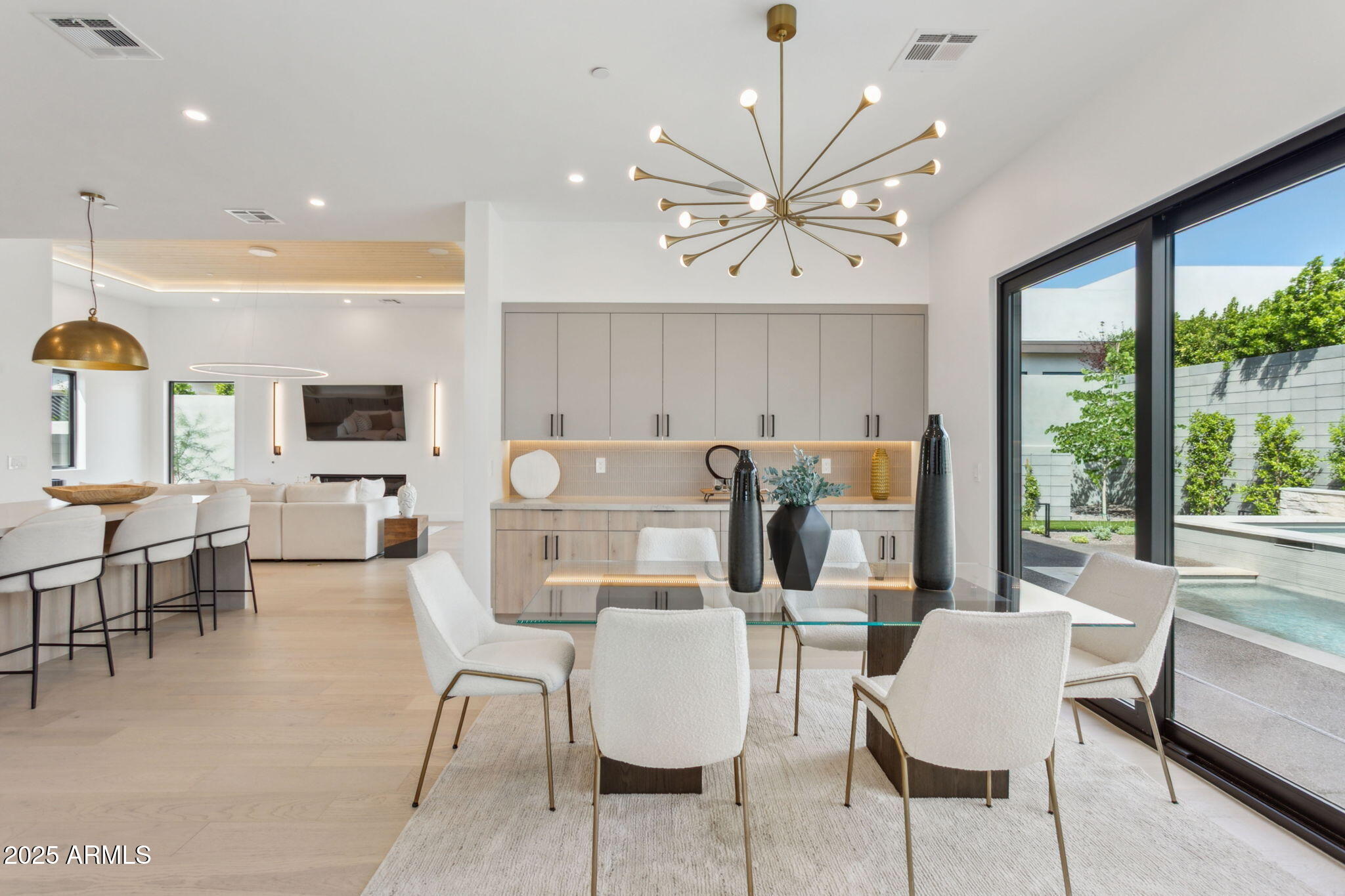 1830 E PALMAIRE Avenue