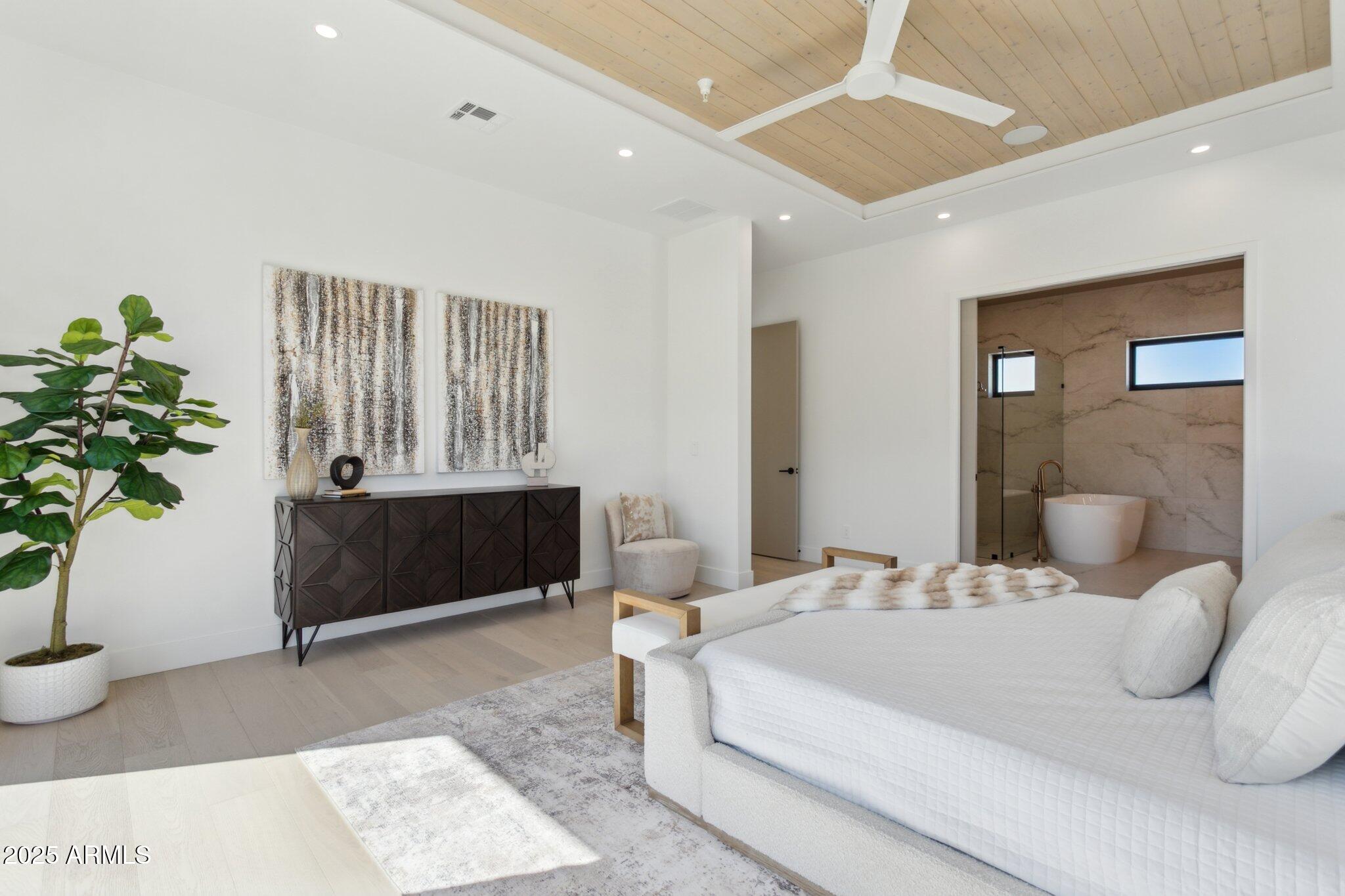 1830 E PALMAIRE Avenue